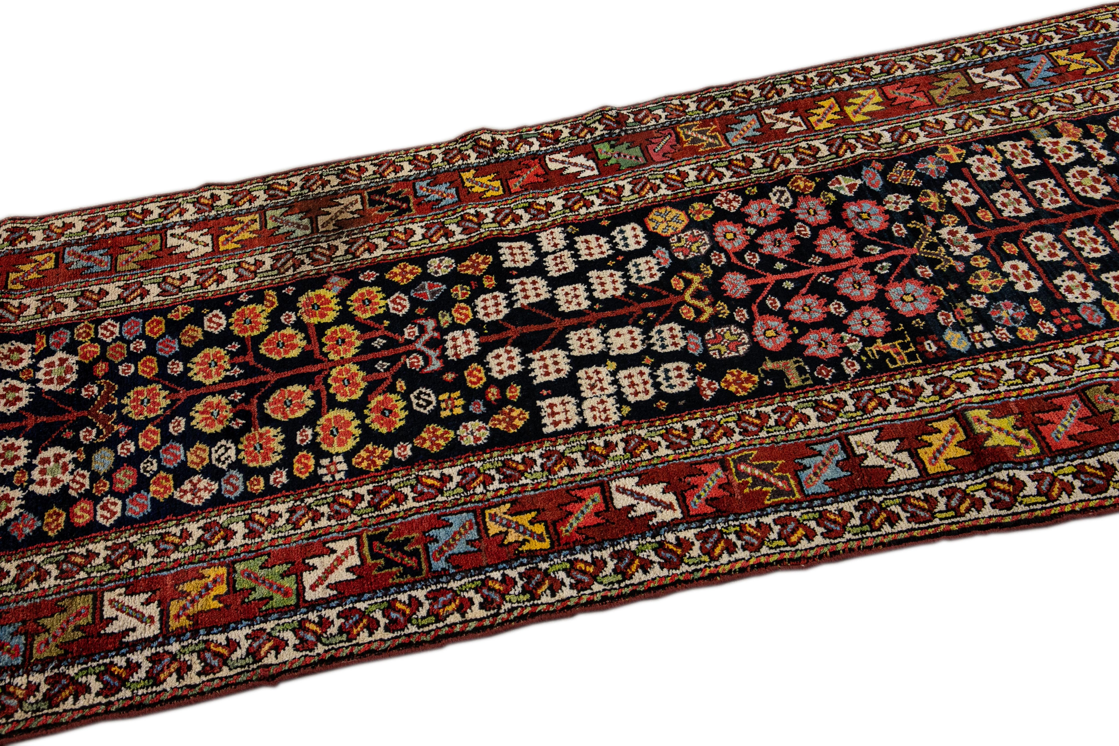 Noué à la main Antique Kurd Handmade Allover Pattern Wool Runner (Chemin de table en laine) en vente