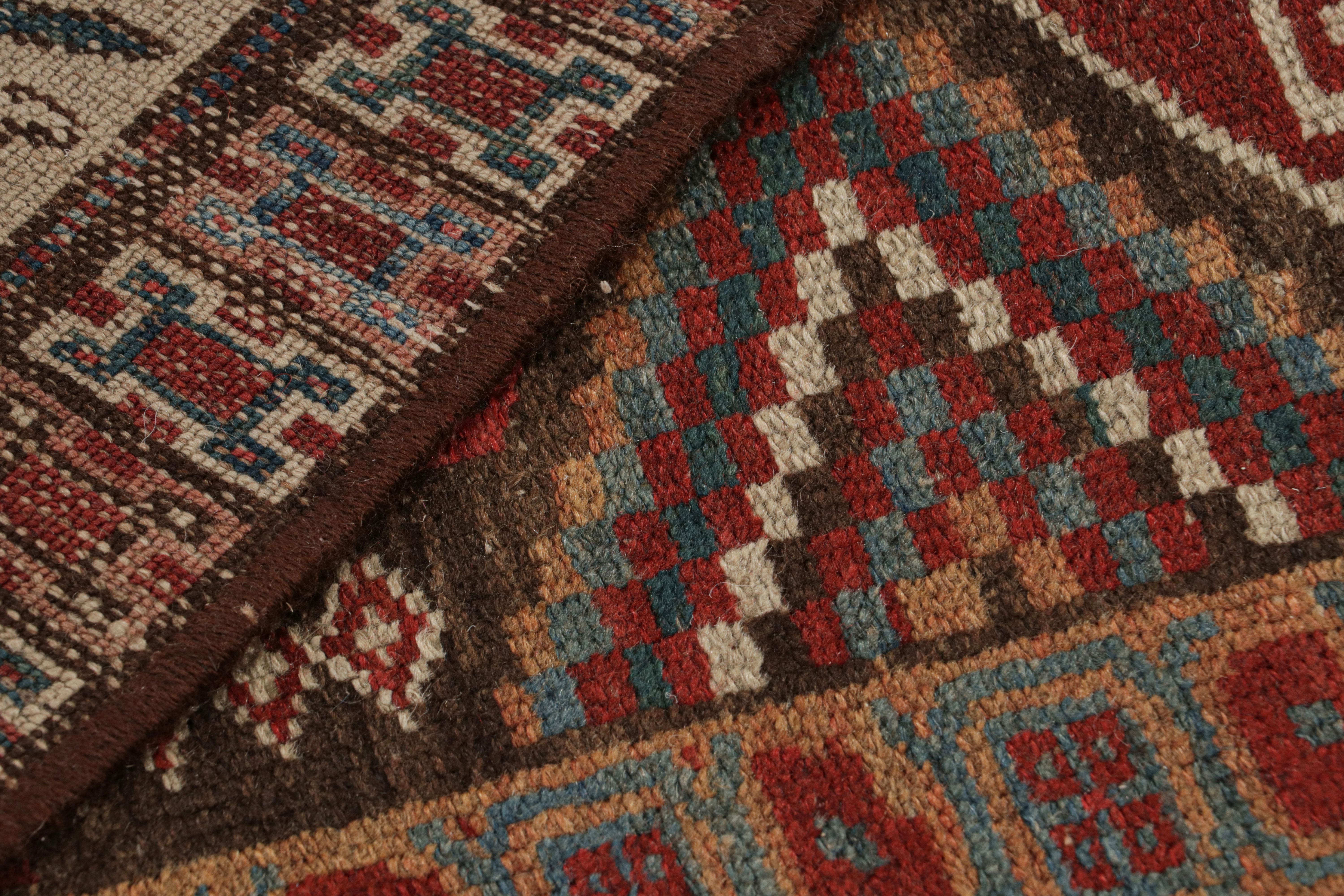 Antiker kurdischer geometrischer Läufer in Beige und Rot aus persischer Wolle von Rug & Kilim (Spätes 19. Jahrhundert) im Angebot