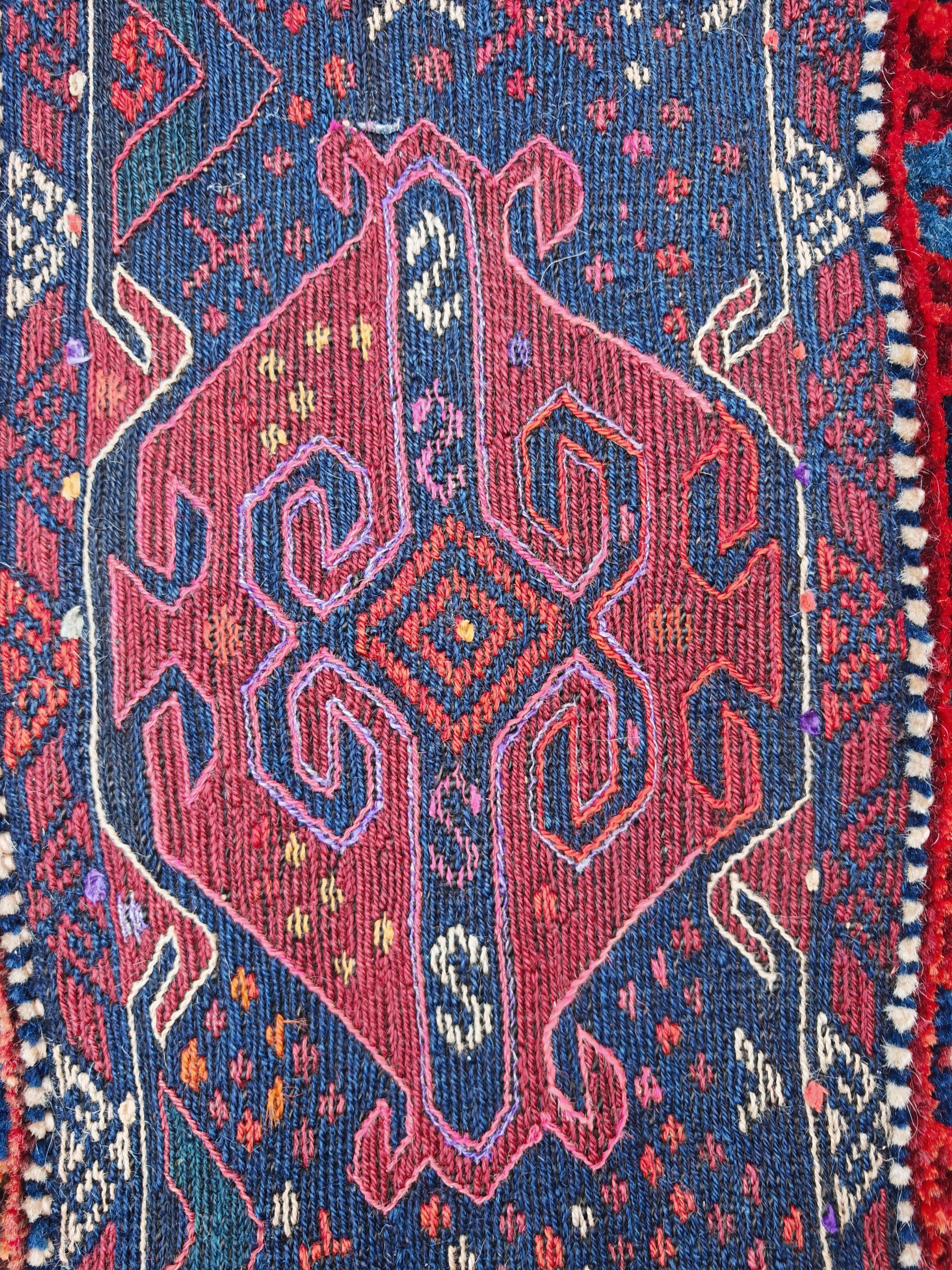 Antico tappeto curdo annodato a mano con sella di cammello, Tribù Herki, XIX secolo in vendita 1