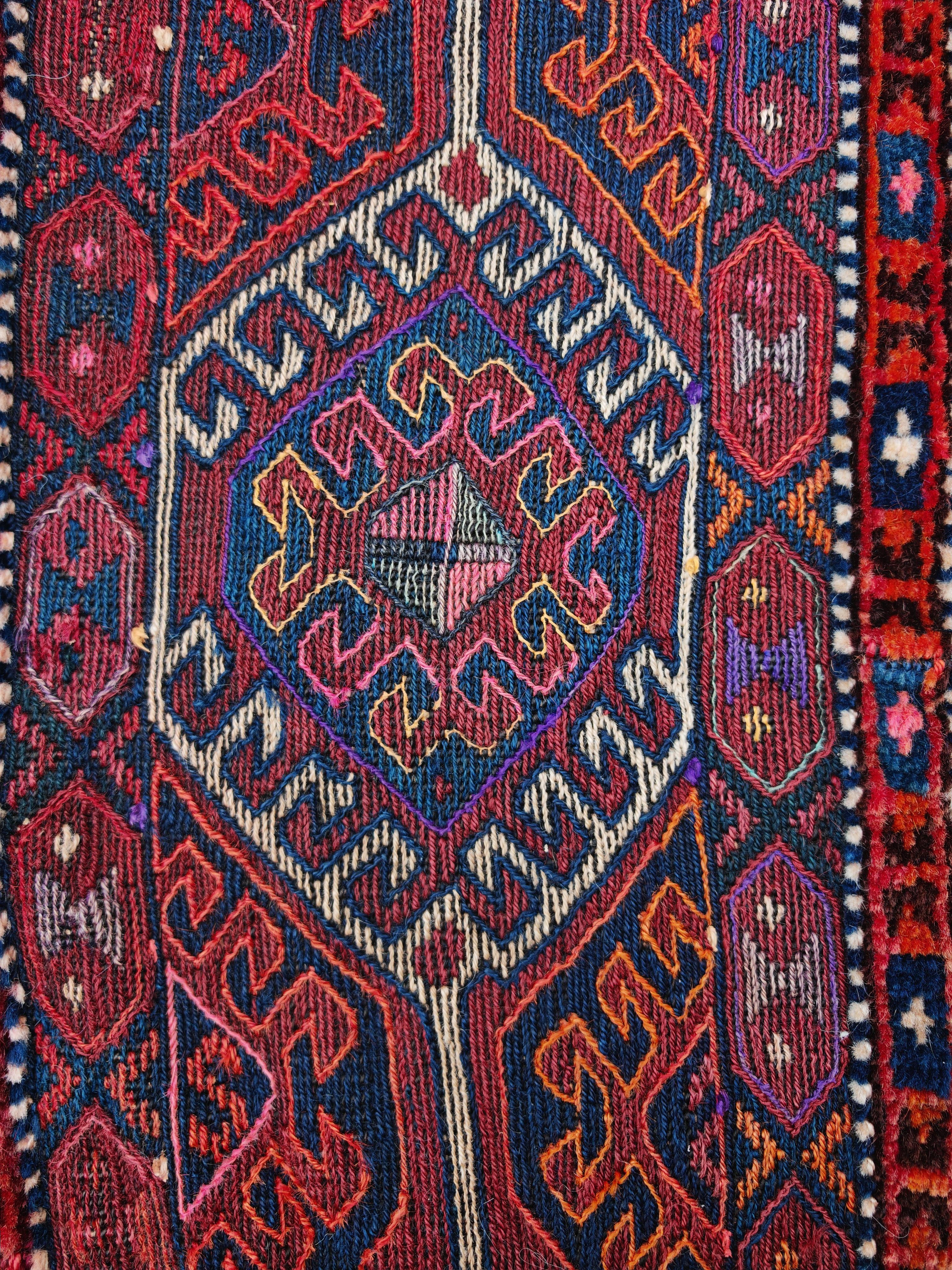 Antico tappeto curdo annodato a mano con sella di cammello, Tribù Herki, XIX secolo in vendita 2