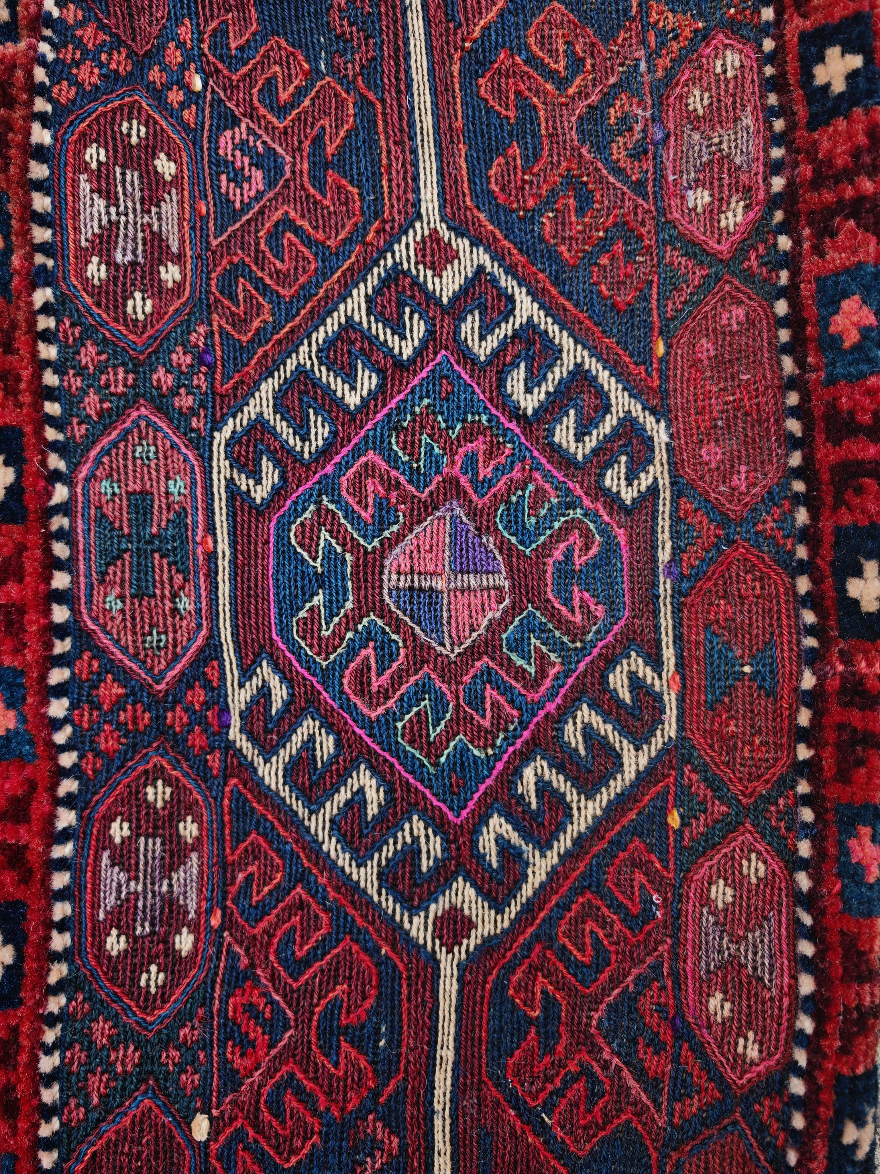 Antico tappeto curdo annodato a mano con sella di cammello, Tribù Herki, XIX secolo in vendita 3