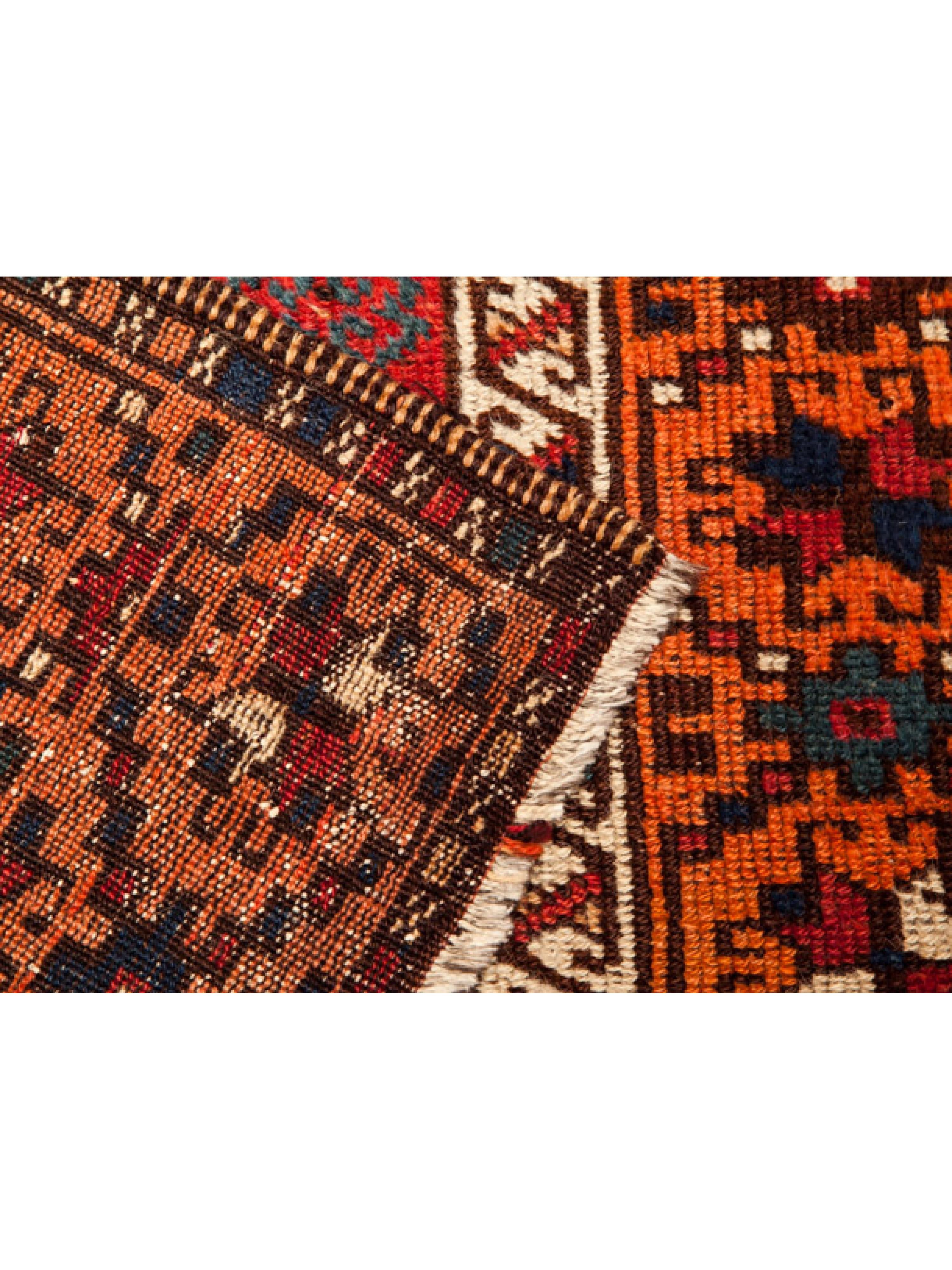 Se trata de una alfombra Herki kurda antigua procedente de Anatolia oriental y el norte de Irak. Su rara y bella composición cromática la convierte en una obra de arte única.

Los kurdos iraquíes se concentran principalmente en una región montañosa