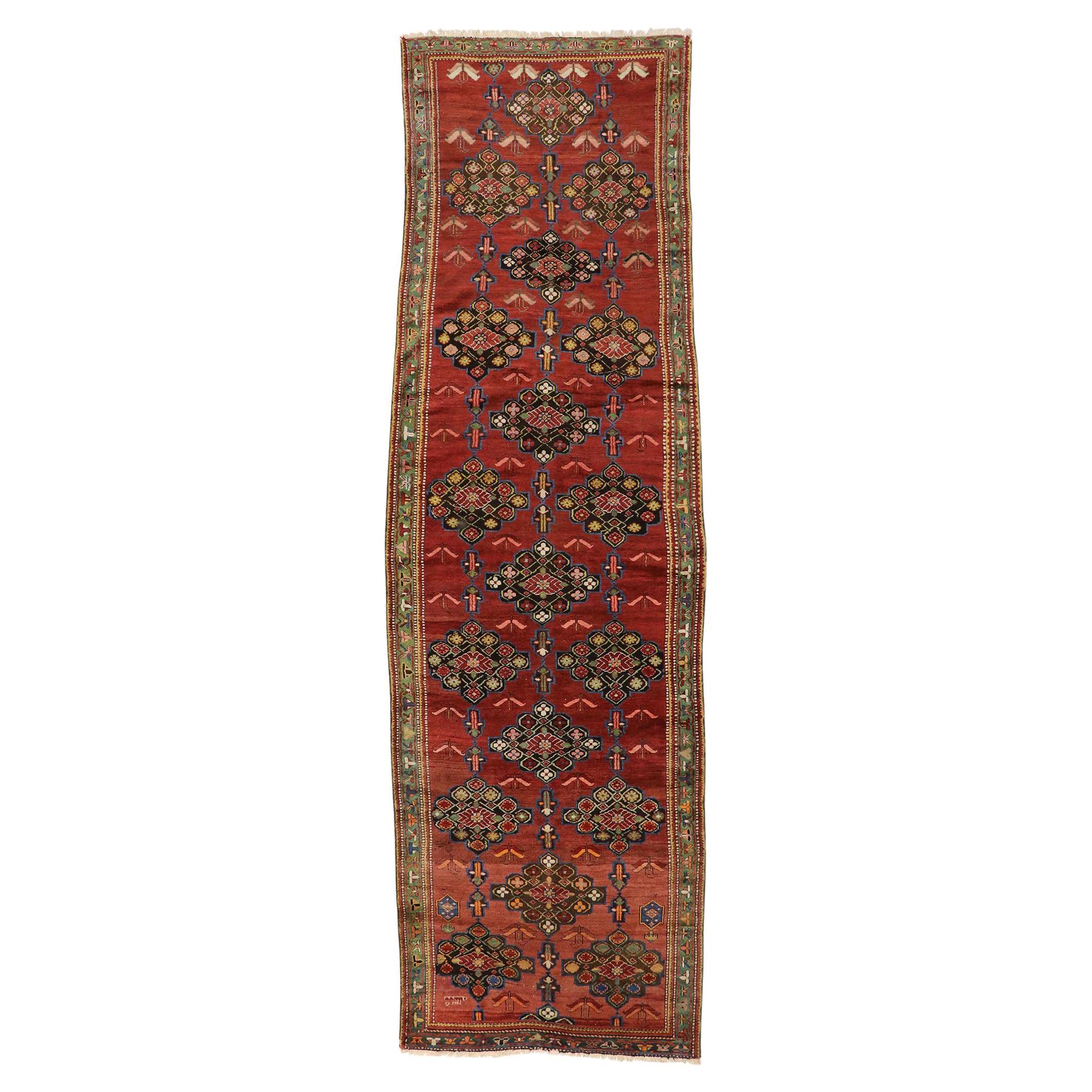 Antico runner curdo Karabagh in stile Art Deco, ampio runner per corridoio