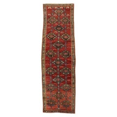 Tapis de couloir antique kurde Karabagh avec style Art Déco, large tapis de couloir