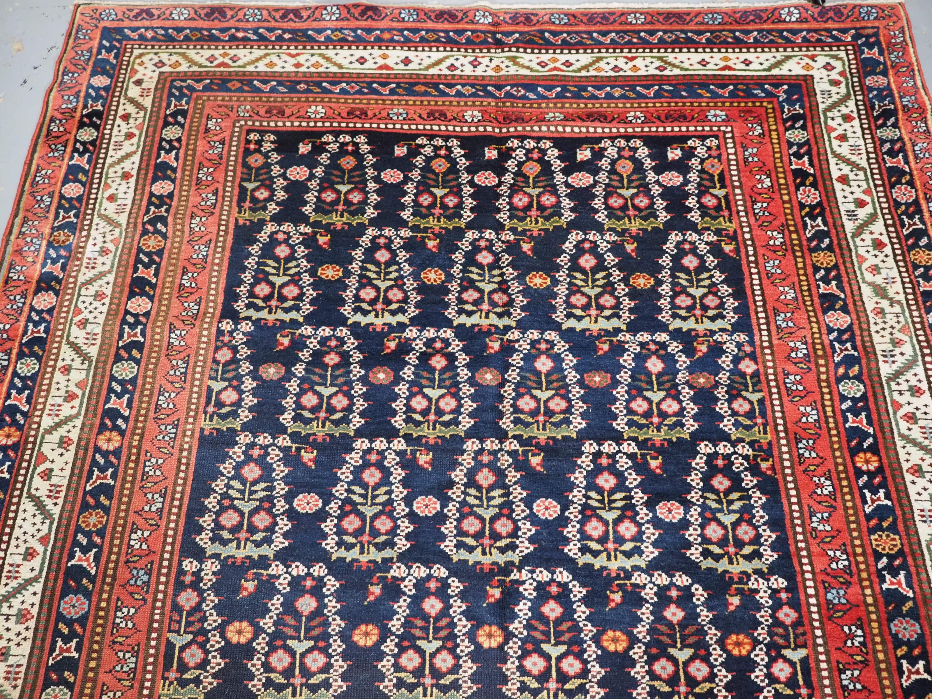 Antiker Kurdischer kelleh-Teppich oder großer Läufer mit Boteh-Design aus Kurdien.  1900. im Zustand „Gut“ im Angebot in Moreton-In-Marsh, GB