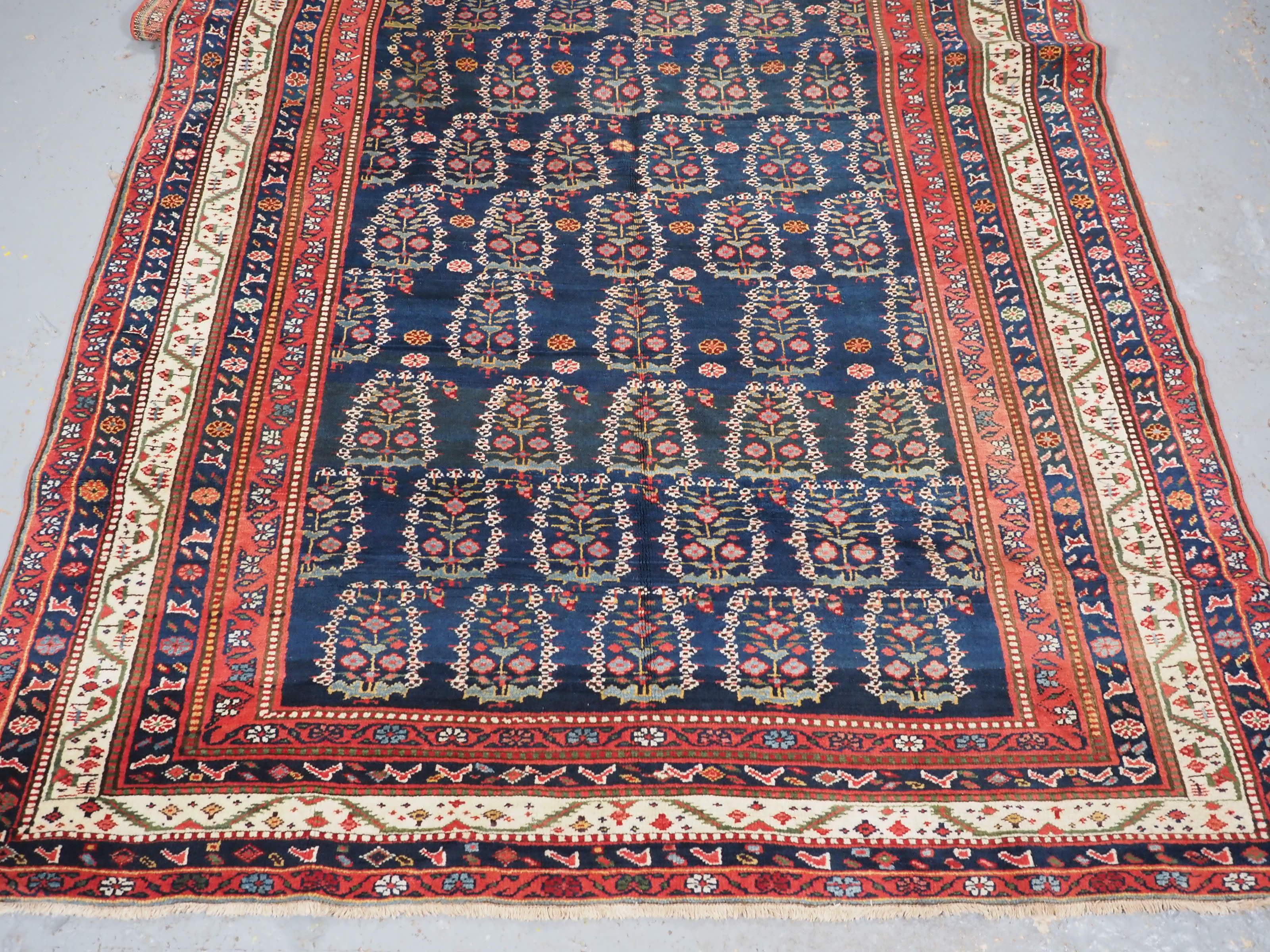 Tapis kelleh kurde ancien ou grand chemin de couloir avec motif boteh sur toute sa surface.  1900. en vente 2