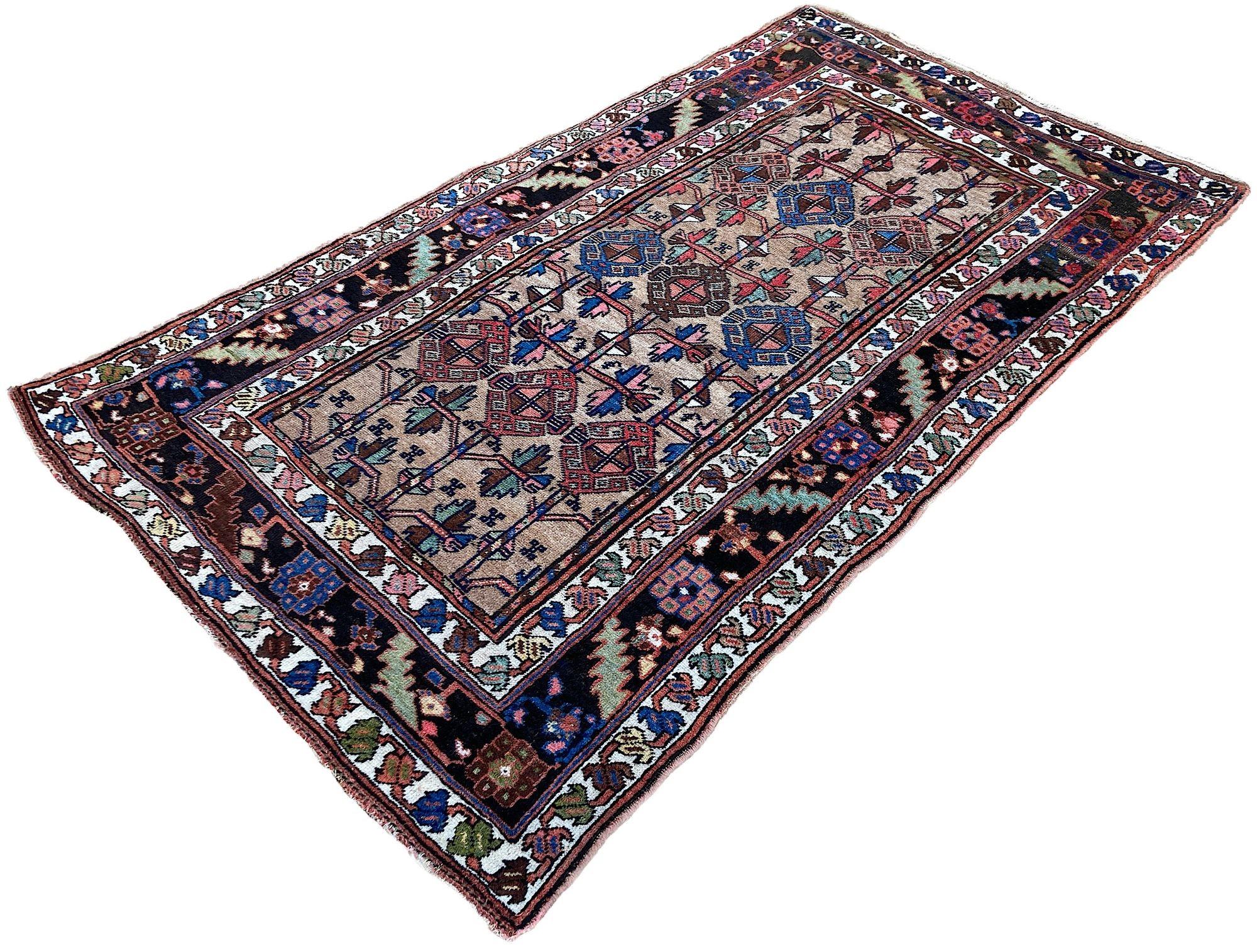 Antiker Kurdischer Teppich 2,12 m x 1,23 m im Zustand „Gut“ im Angebot in St. Albans, GB
