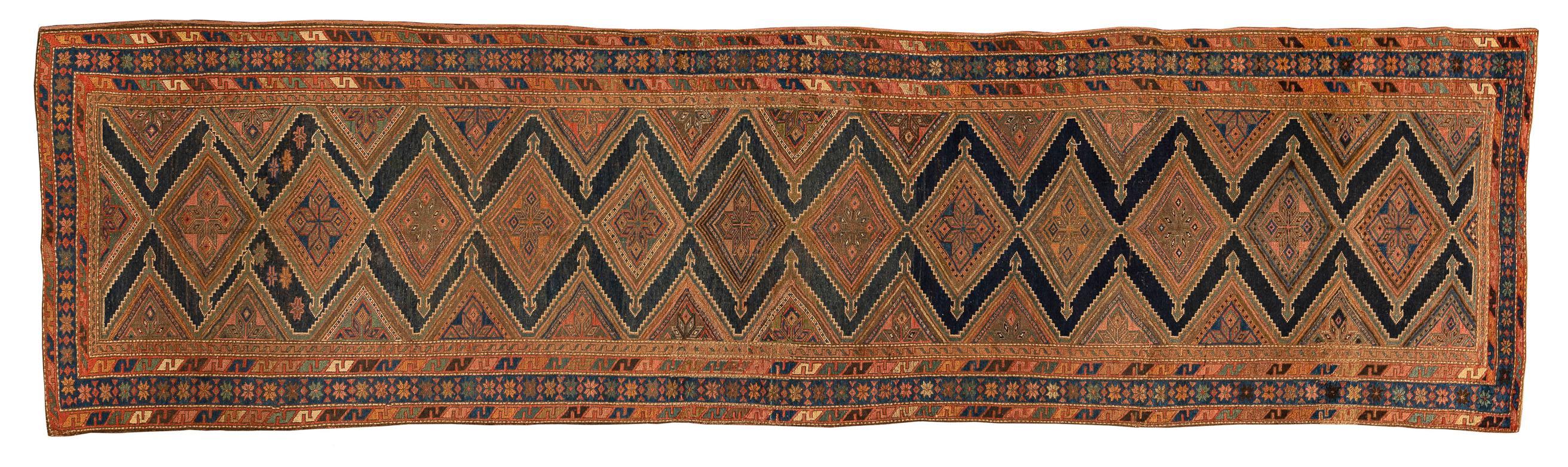 Antiker kurdischer Teppich Läufer (20. Jahrhundert) im Angebot