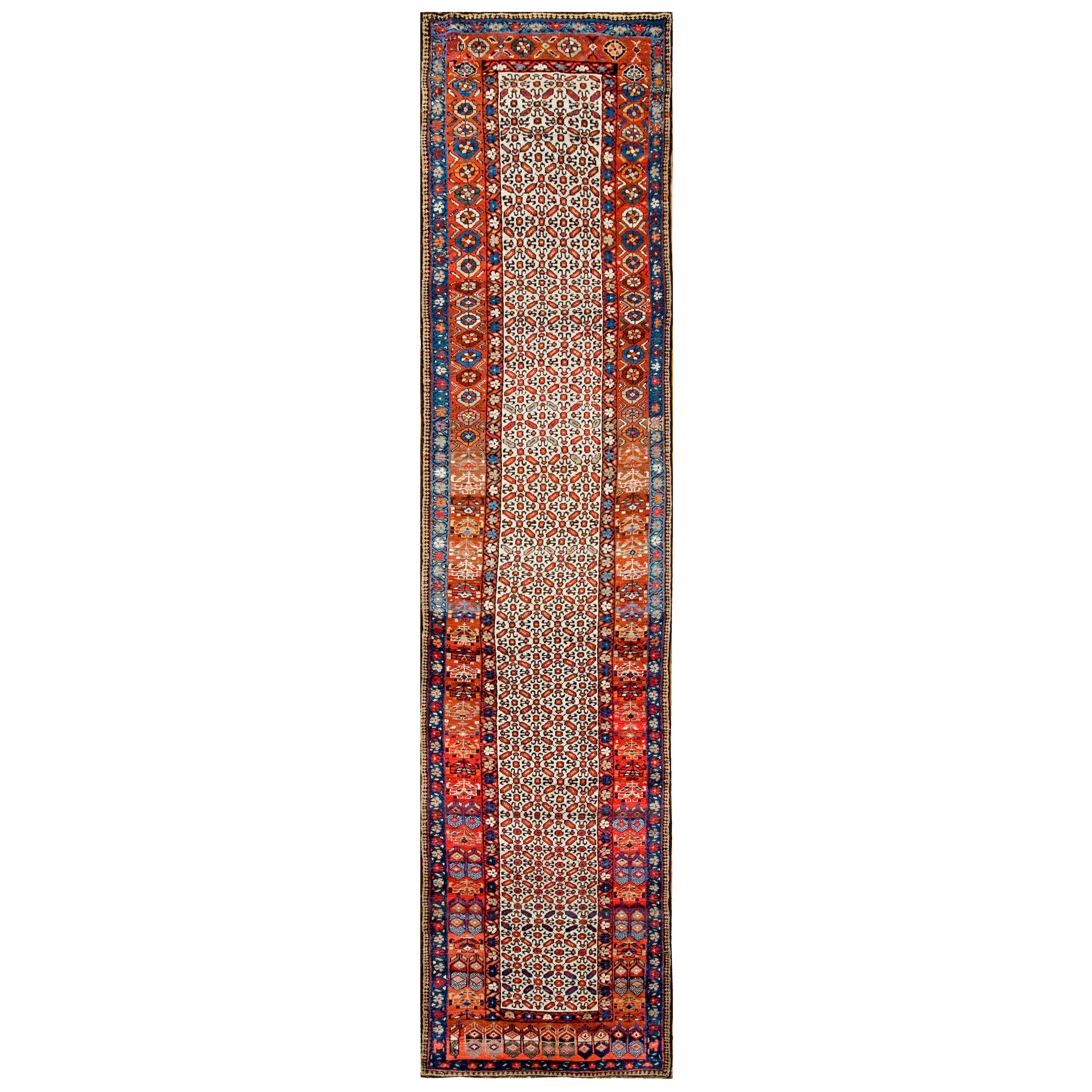 W. Persischer Kurdischer Läufer des frühen 20. Jahrhunderts ( 3'6" x 14'6" - 107 x 442)