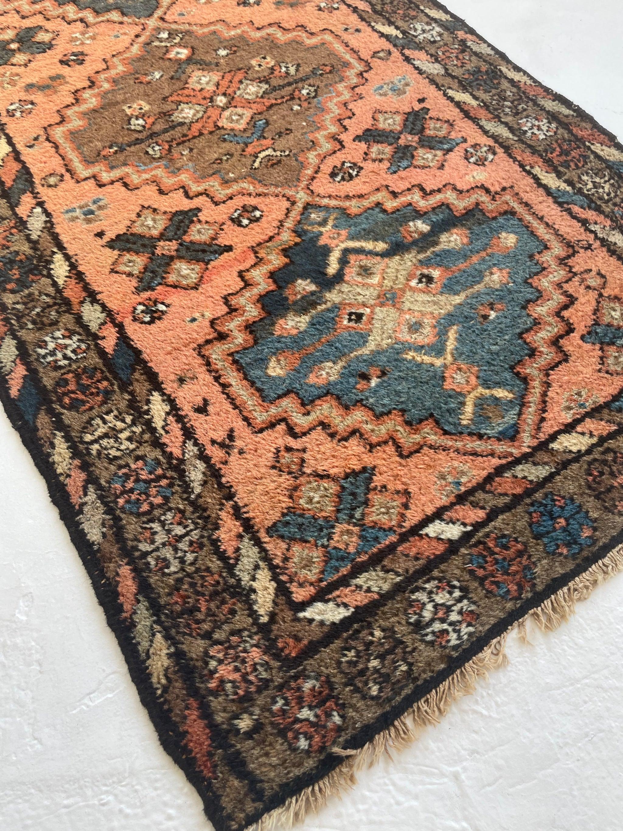 Antique Kurdish Rug with Neutral Hues, c.1930-40's In Good Condition In Milwaukee, WI