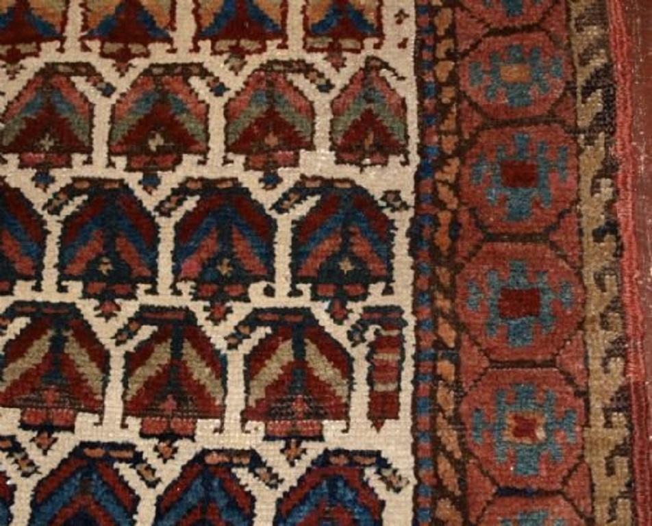 Antiker Kurdischer Läufer, elfenbeinfarbener Grund mit Boteh-Design, um 1900 im Zustand „Hervorragend“ im Angebot in Moreton-In-Marsh, GB