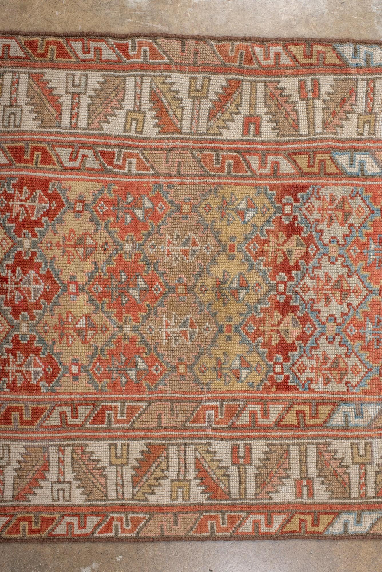 Antigua alfombra kurda con medallones geométricos siglo XIX en venta