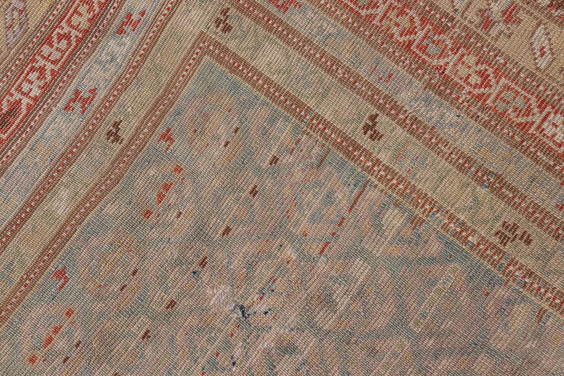 Antico runner curdo con motivi geometrici e una tavolozza di colori tenui 3'6 