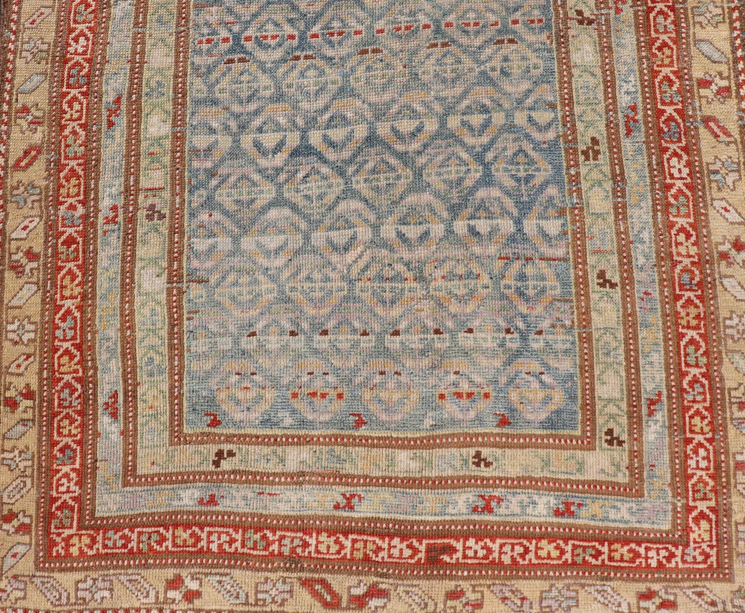 Antico runner curdo con motivi geometrici e una tavolozza di colori tenui 3'6 