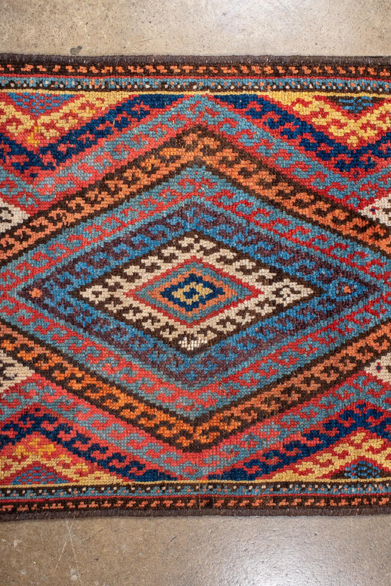 Antico tapis roulant curdo con motivo geometrico In condizioni buone in vendita a New York, NY