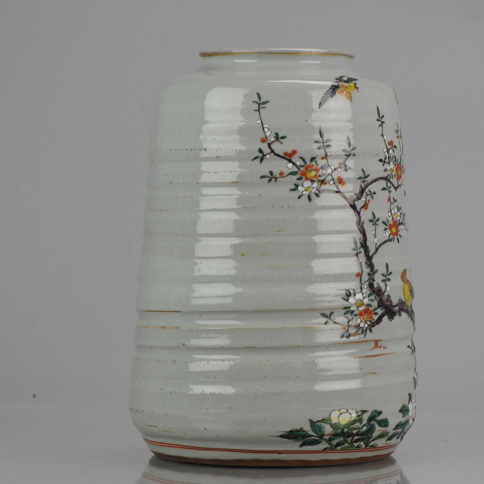 Antique Kutani Japanese Floral Vase Marked Plate Japan Top Quality In Good Condition For Sale In Amsterdam, Noord Holland