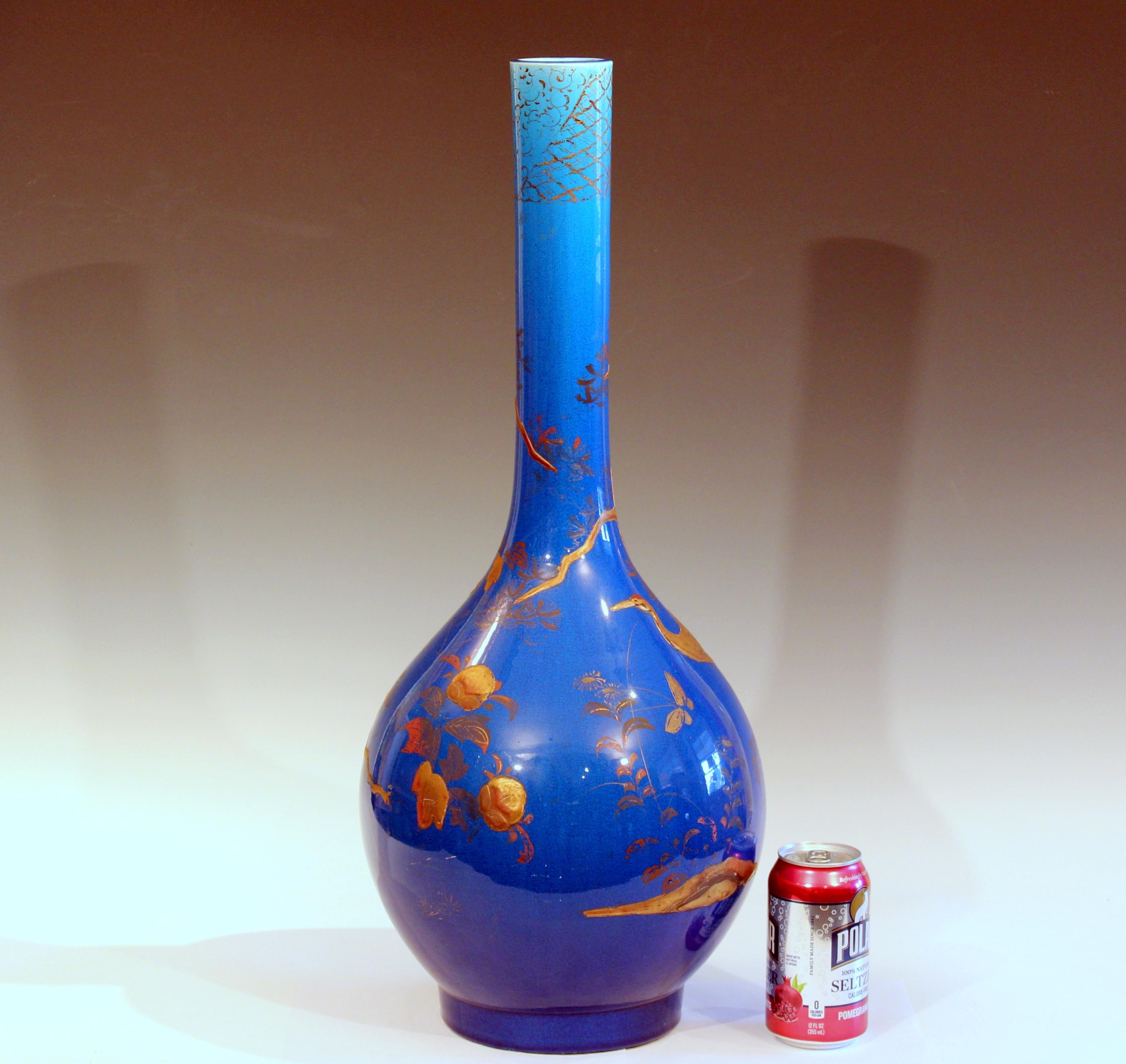 Large Kyoto-Awaji vase in bright blue crackle glaze with cold painted lacquer decoration, circa 1910s. Measures: 25