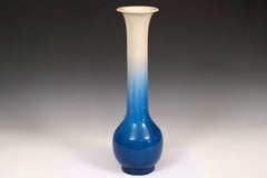 Antico vaso a tromba di Kyoto Pottery Blu Organico Art Nouveau bicolore 18"