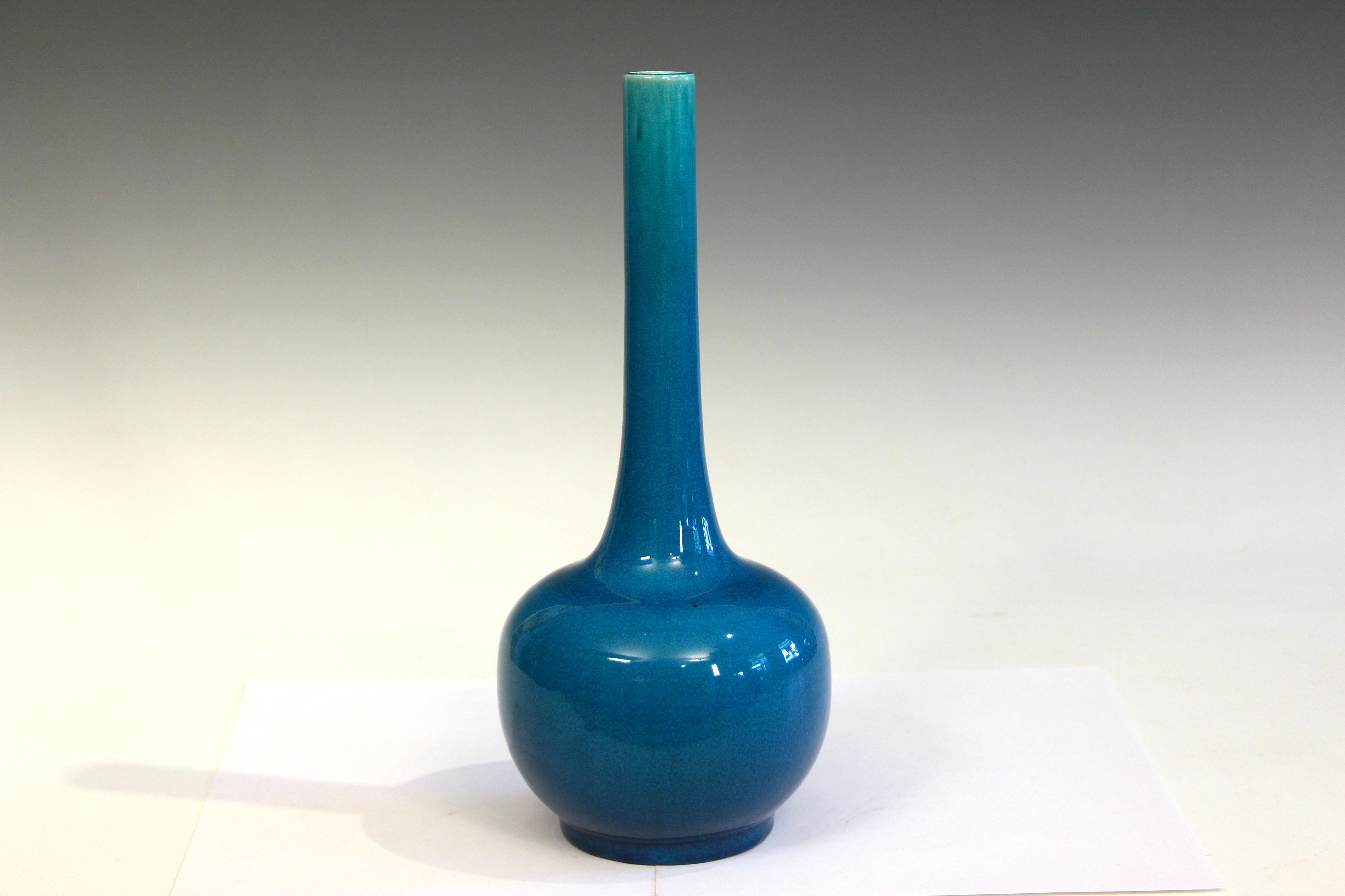 Vase bouteille ancien Kyoto-Awaji à glaçure craquelée bleu turquoise. Belle forme avec de belles couleurs. 12 1/4
