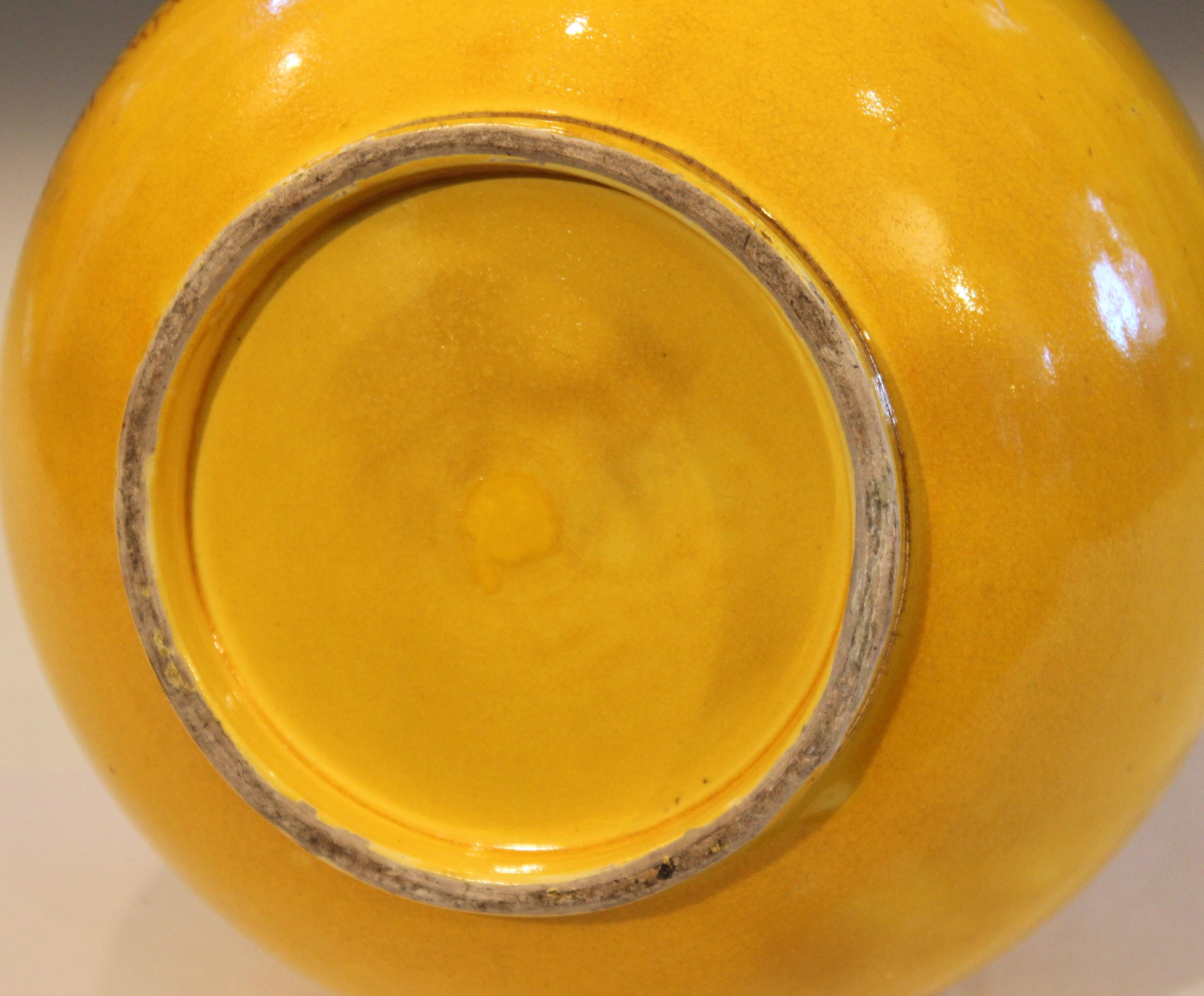 Antique Kyoto Satsuma Kinkozan Japanese Pottery Atomic Yellow Bottle Flower Vase In Excellent Condition In Wilton, CT