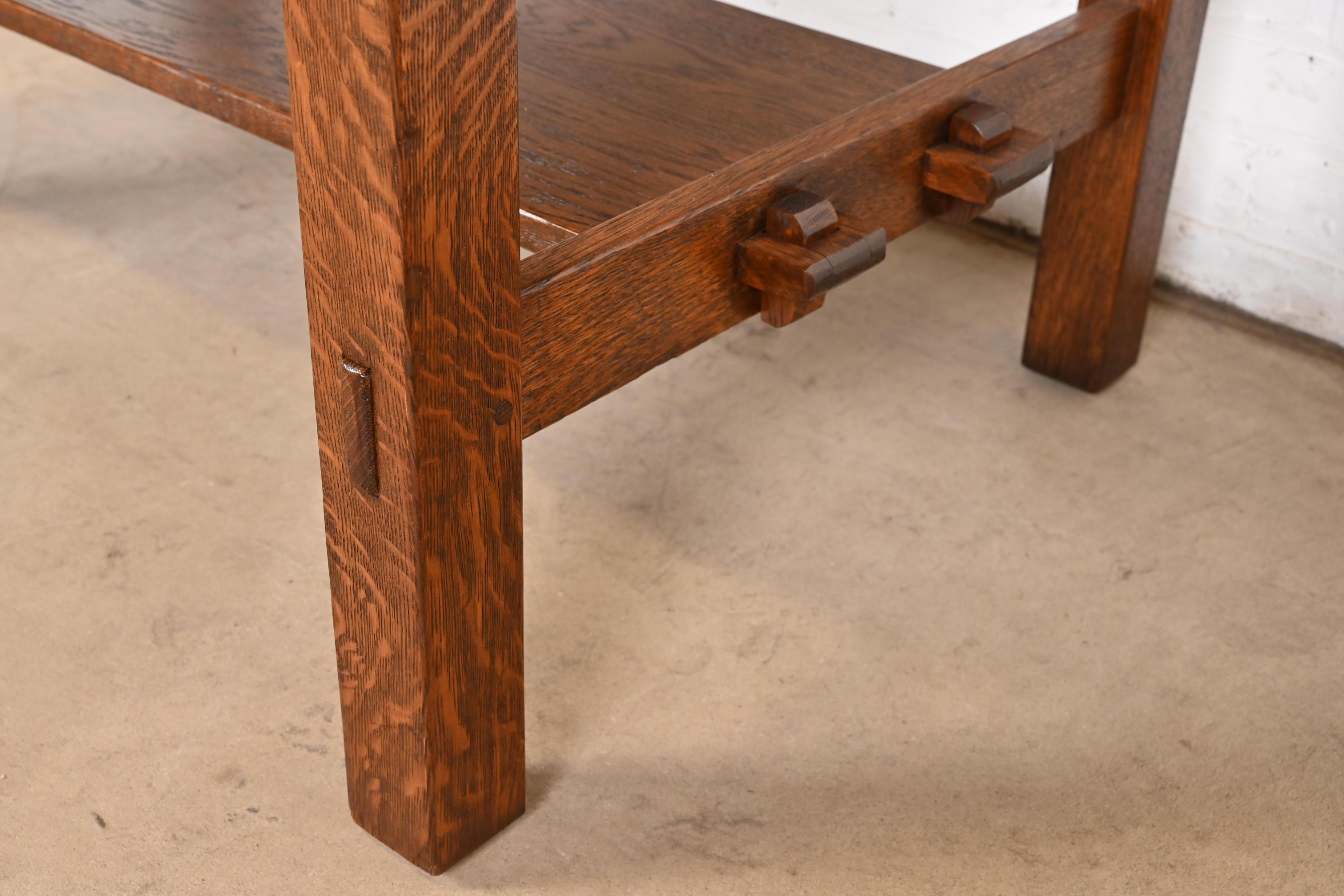 Escritorio antiguo L. & J. G. Stickley Mission Arts & Crafts de roble, repasado en venta 6
