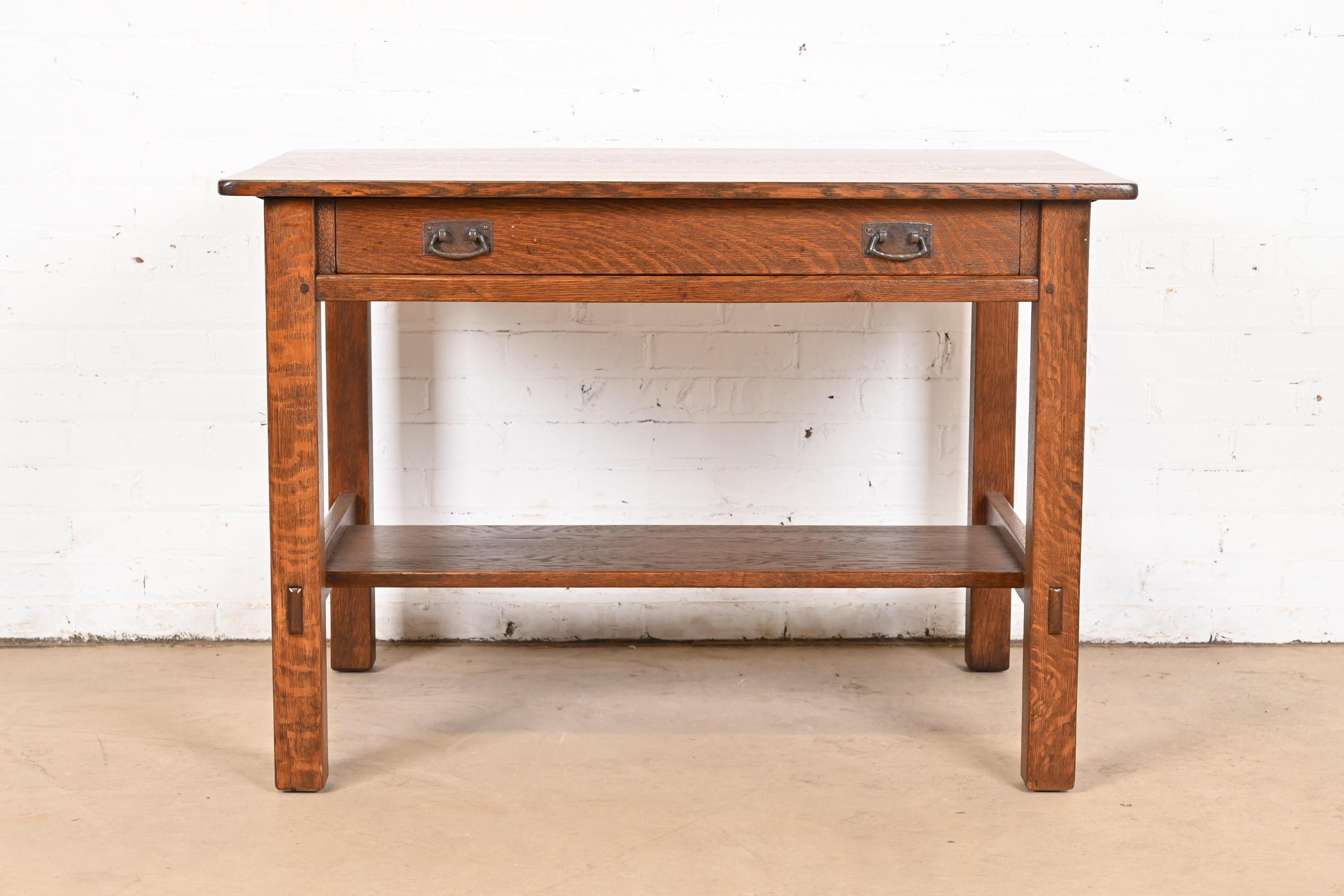 Escritorio antiguo L. & J. G. Stickley Mission Arts & Crafts de roble, repasado Artes y manualidades en venta