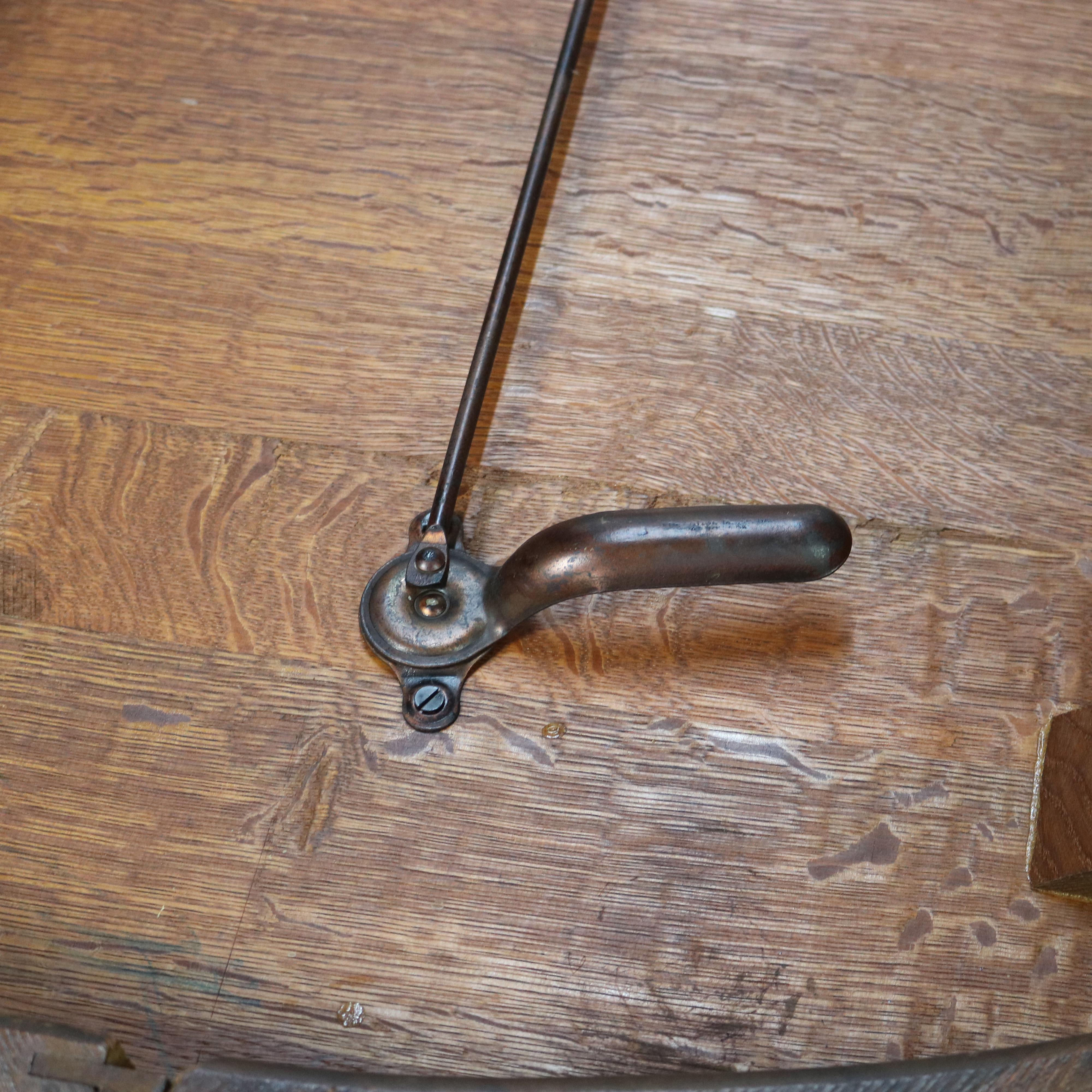 Ancienne table de salle à manger en chêne Stickley avec trois feuilles signée C1910 en vente 10