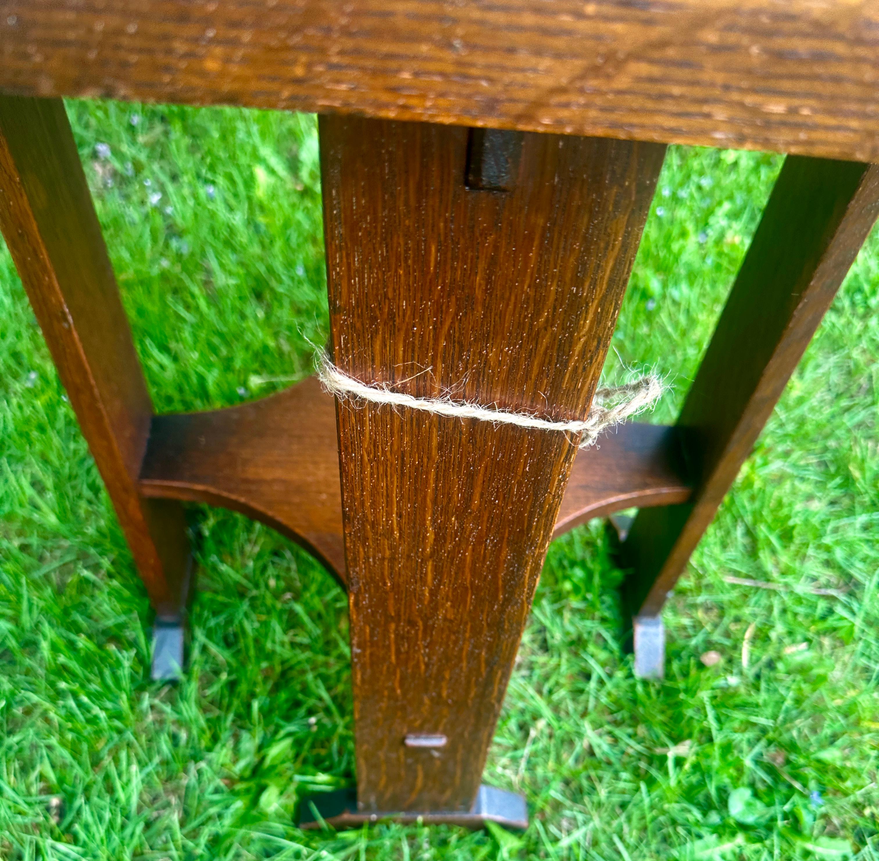 Antiquities- L & JG Stickley-Small Table - avec pieds à chaussures modèle 515 circa 1910 W8123 en vente 8