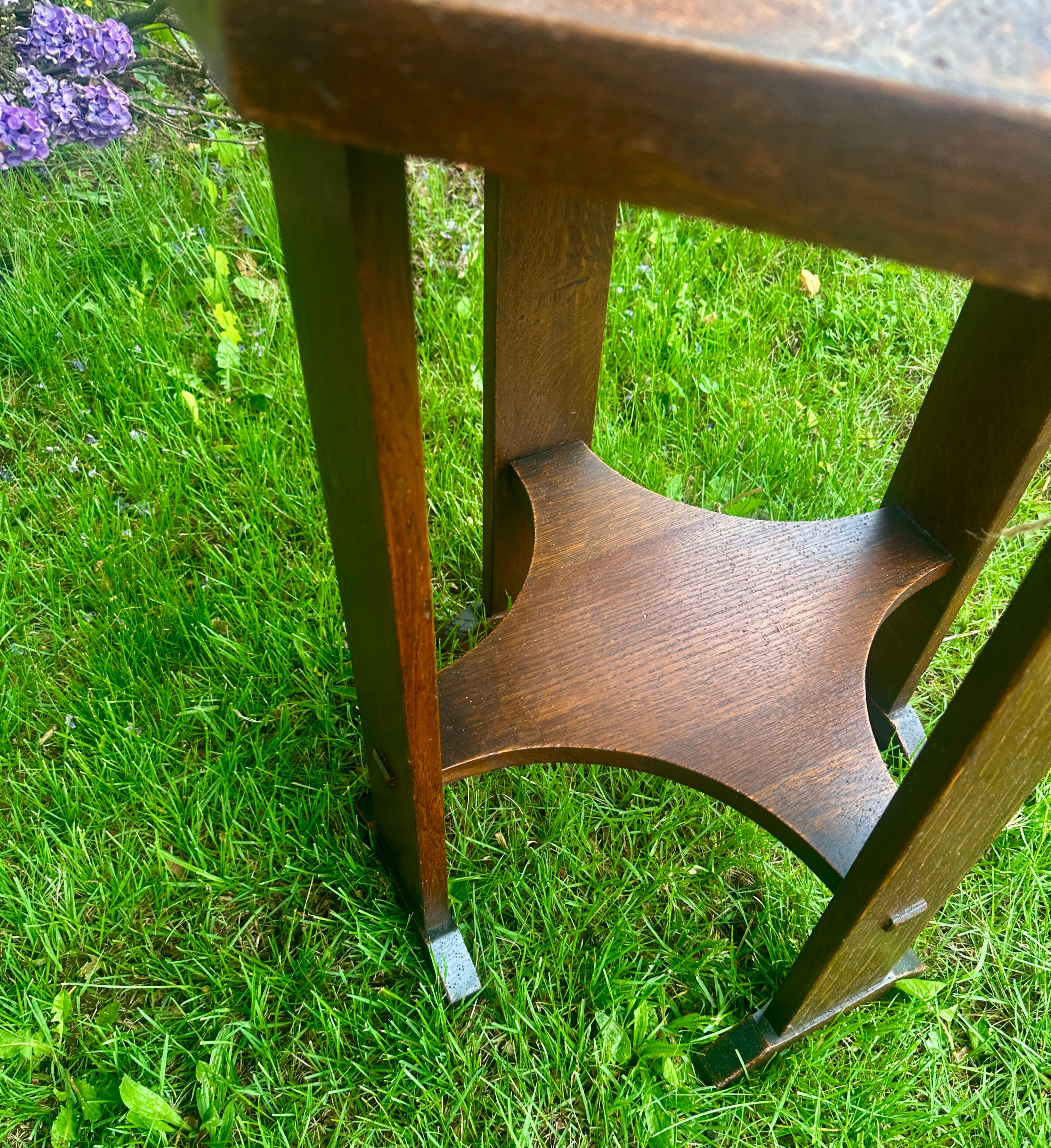 Antiquities- L & JG Stickley-Small Table - avec pieds à chaussures modèle 515 circa 1910 W8123 en vente 9