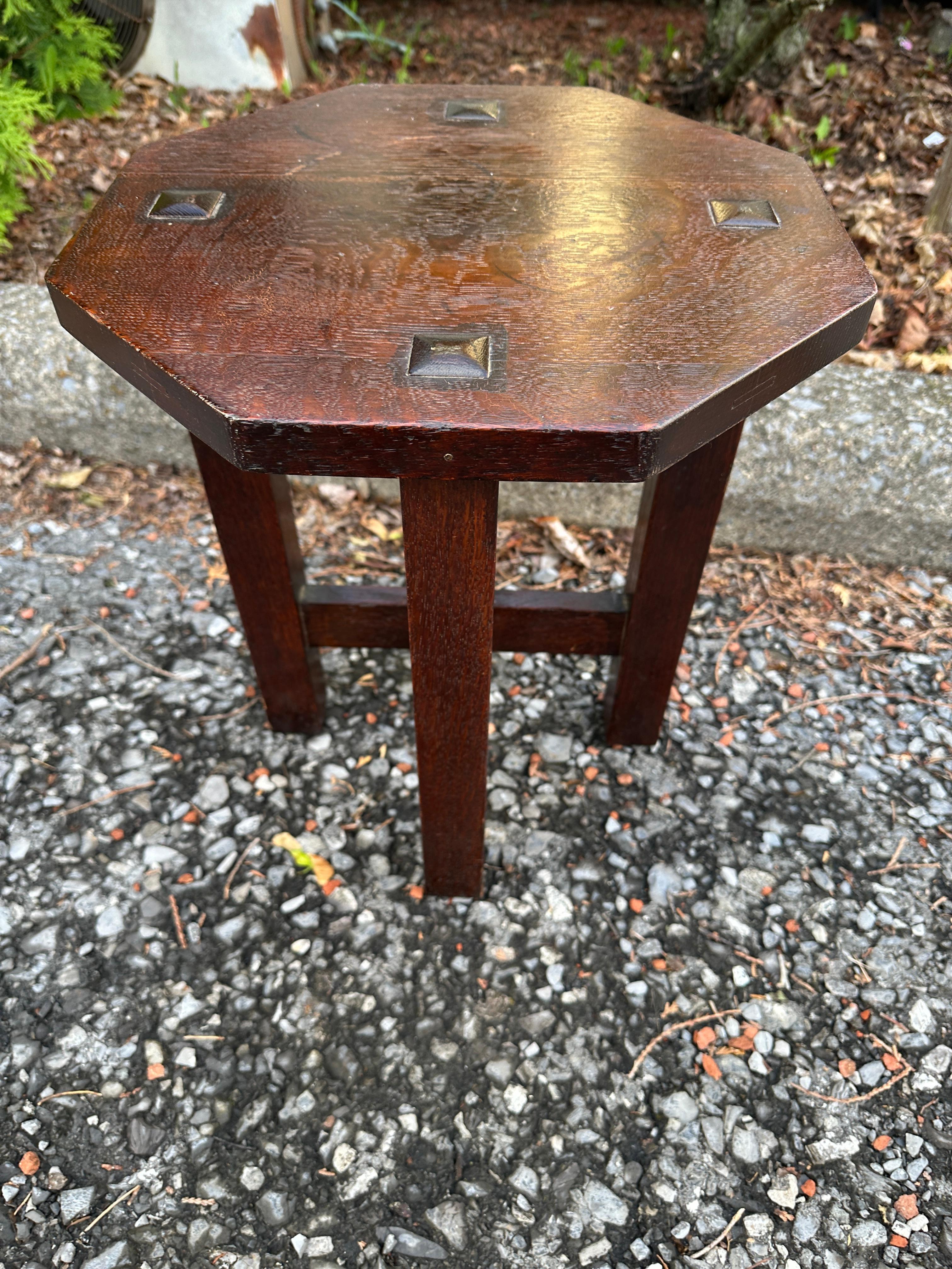 Antiker L & JG Stickley Kleiner Tisch um 1910 - W8395 (Arts and Crafts) im Angebot