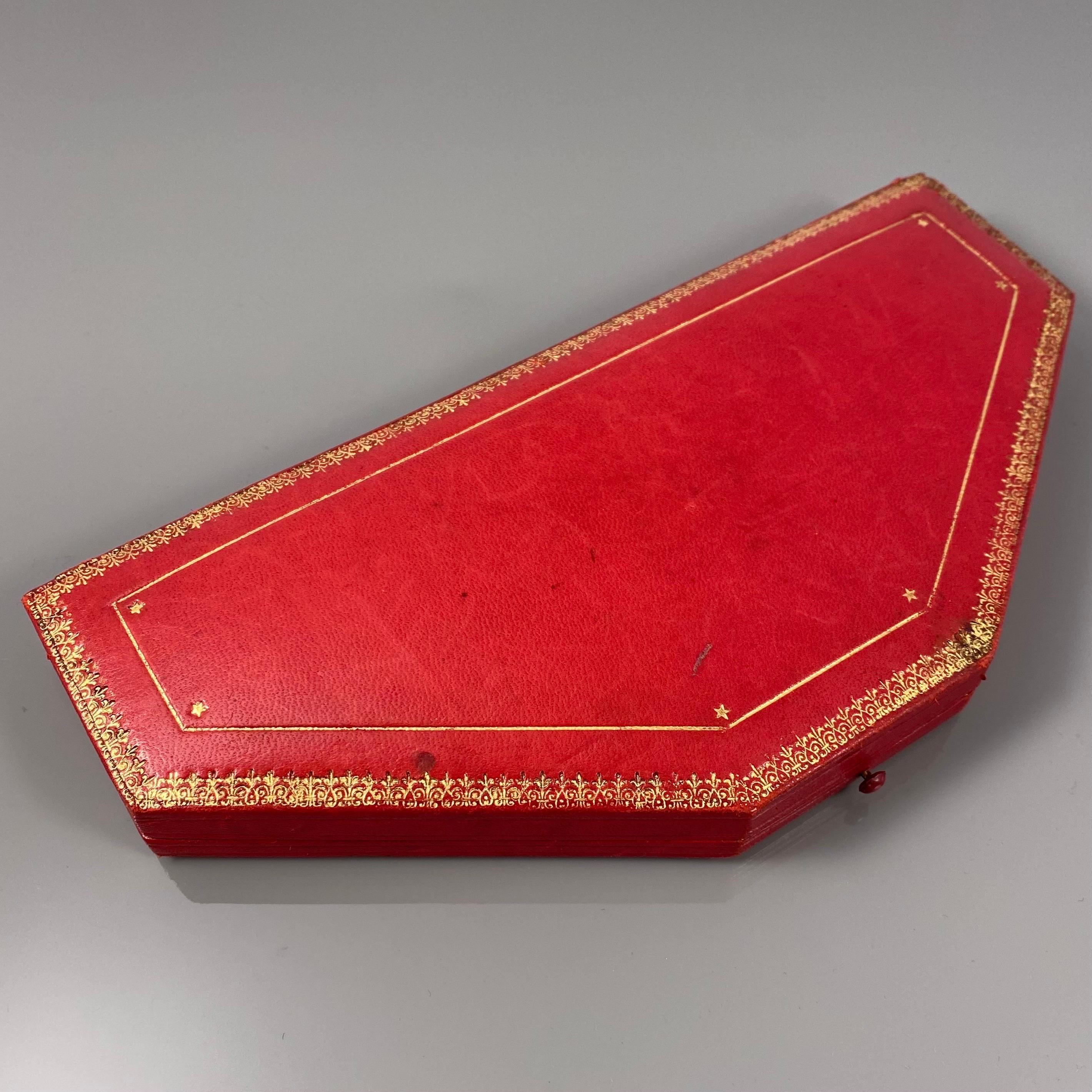 La Belle Epoque giardinetto Saphir Feston Halskette in 19,2K Gelbgold, von Joalharia Carvalho, Portugiesisch, um 1915, in Originaletui. Diese antike Paneel-Halskette aus der Edwardianischen Ära besteht aus sieben floralen und blattförmigen