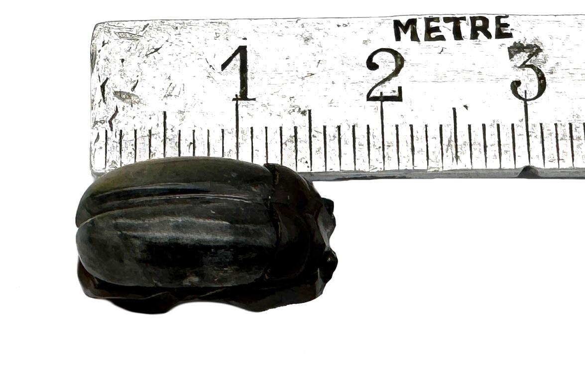 Antigua Labradorita Escarabajo Escarabajo Talla de Piedra Dura en Bueno estado para la venta en Munich, Bavaria