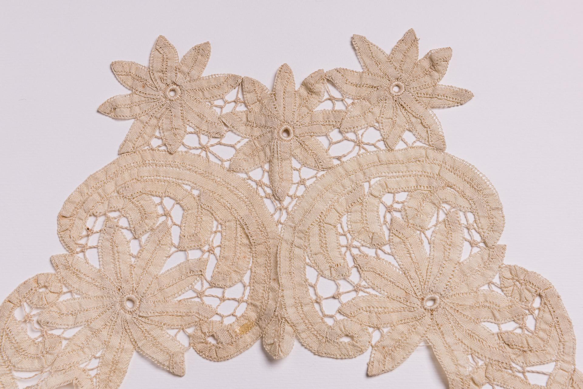 Renaissance Revival Antique Lace Collar For Sale