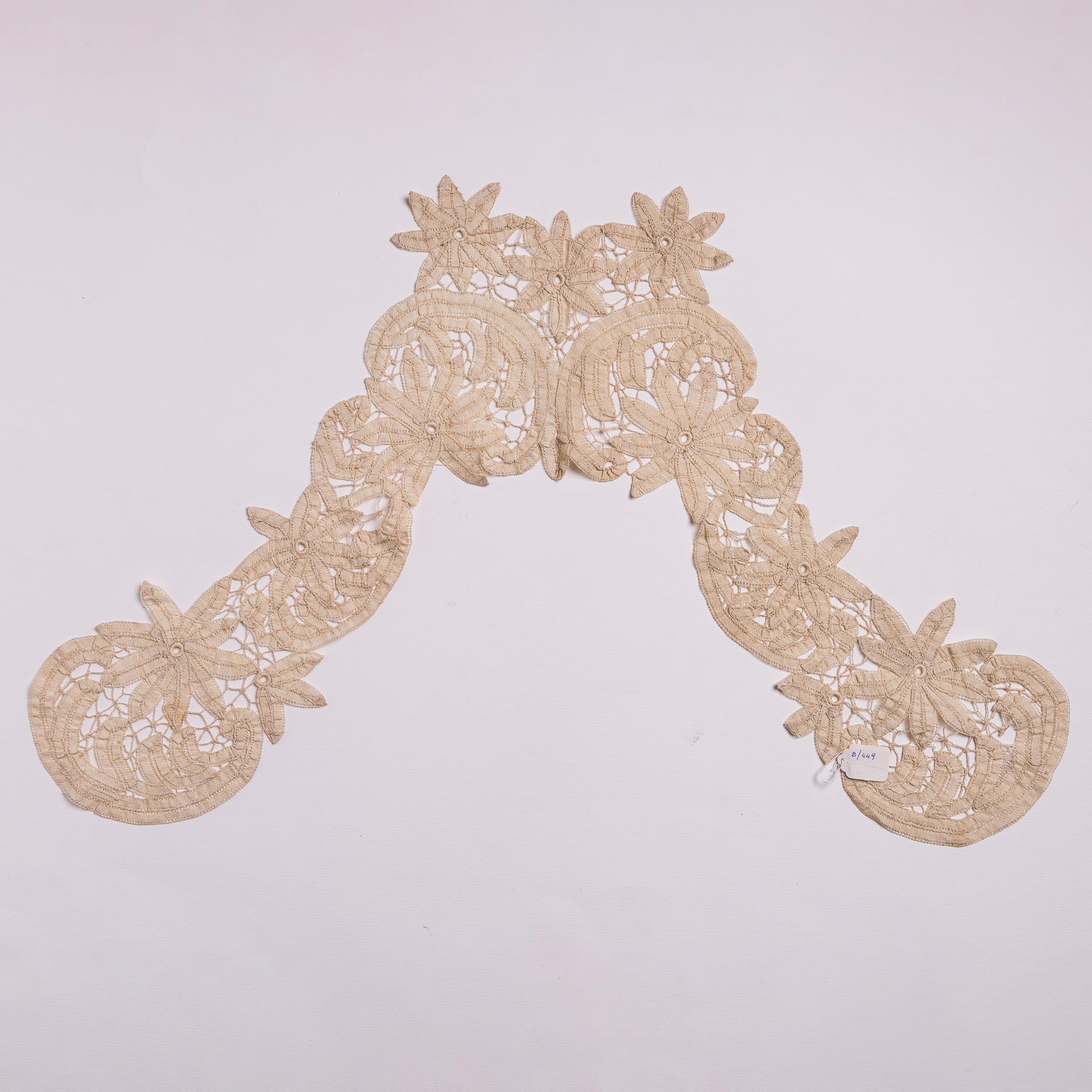19th Century Antique Lace Collar For Sale