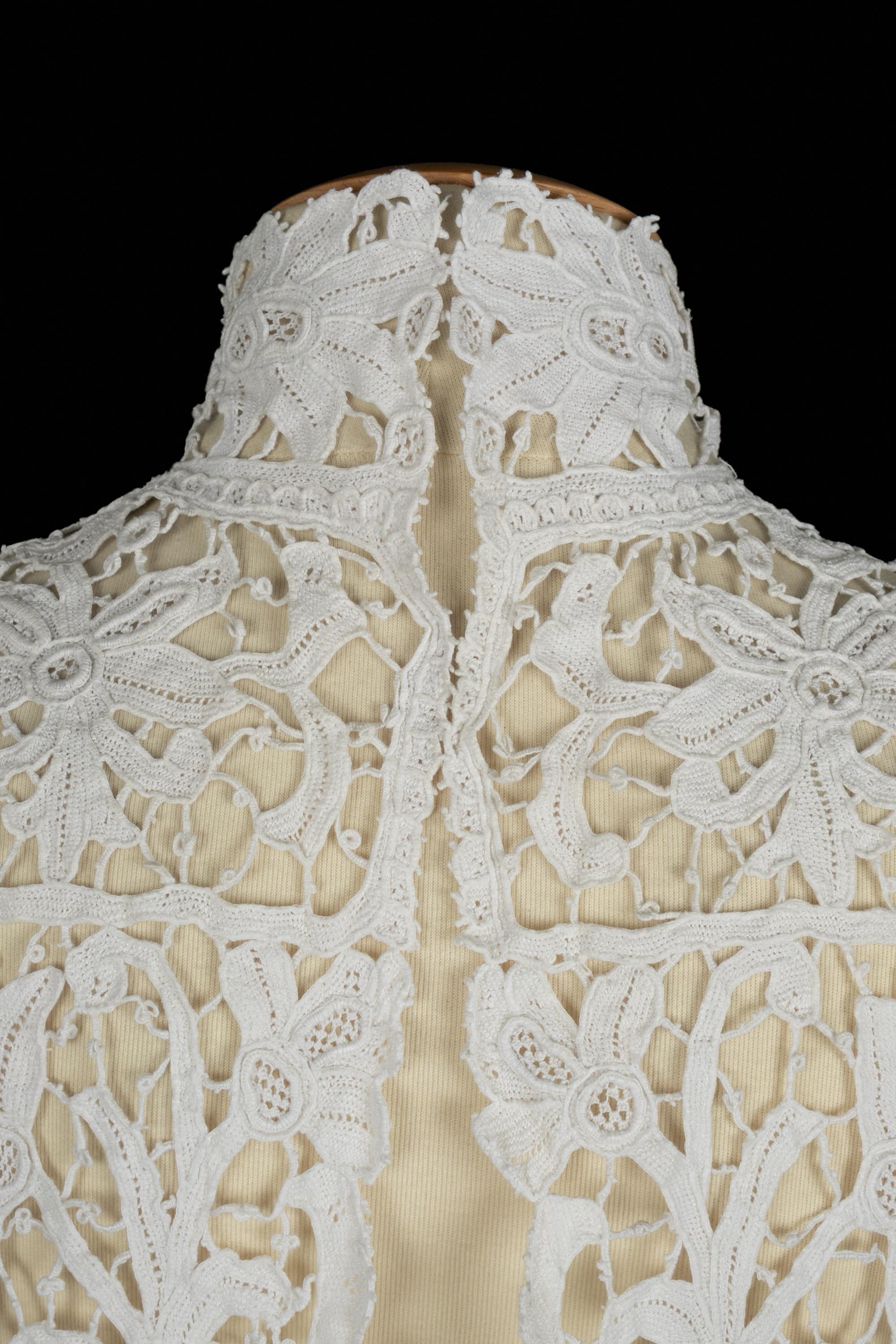 Antikes Spitzenoberteil im Angebot 3