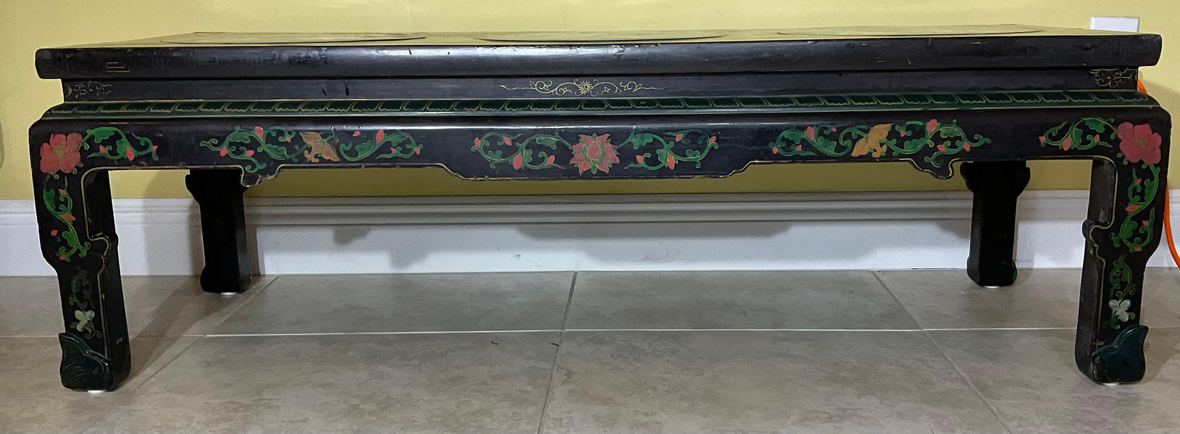 Antique lacquer Chinese Coffee Table With Three Colorful Cloisonné Medallion For Sale 6