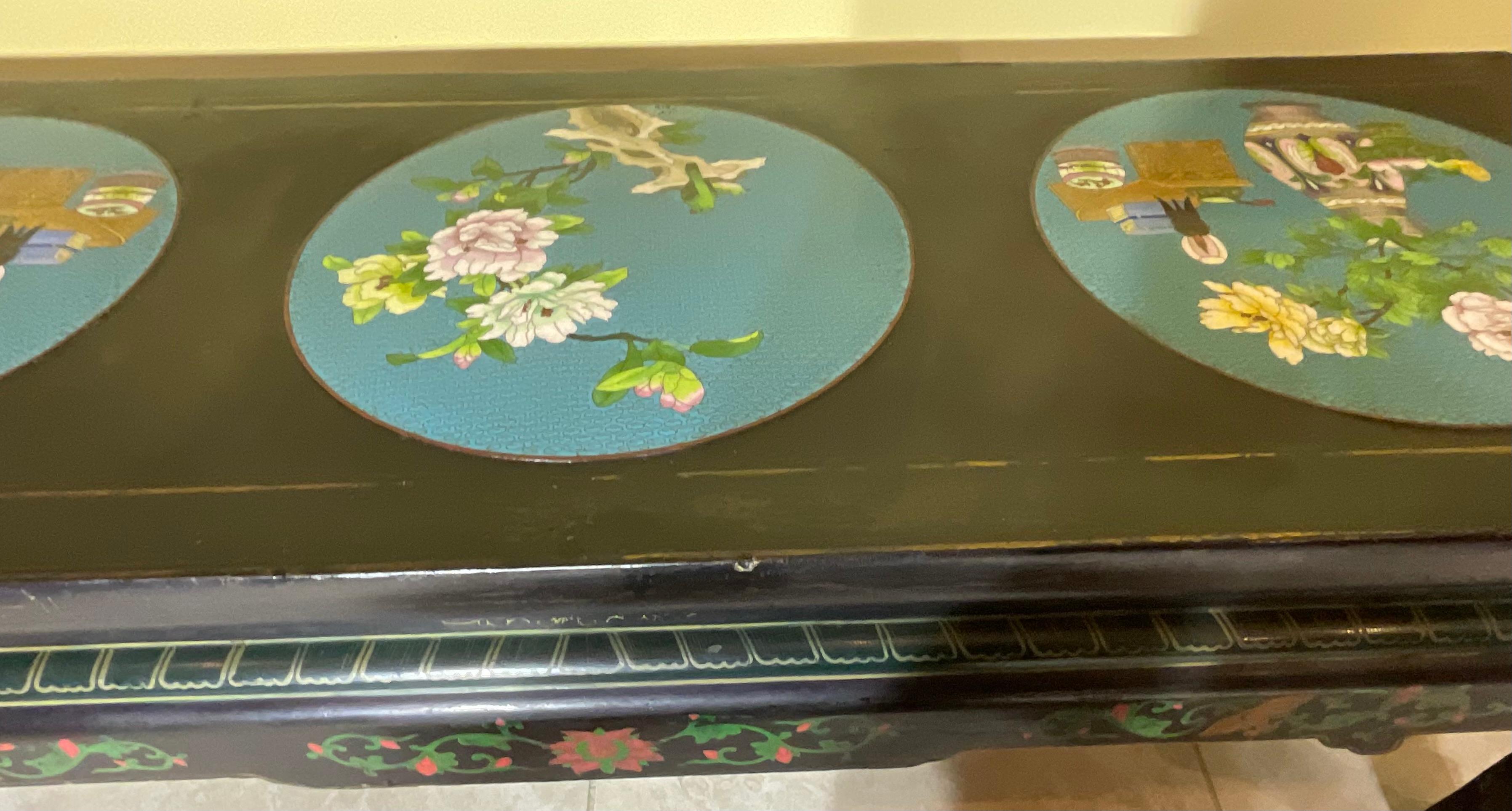 Antique lacquer Chinese Coffee Table With Three Colorful Cloisonné Medallion For Sale 9
