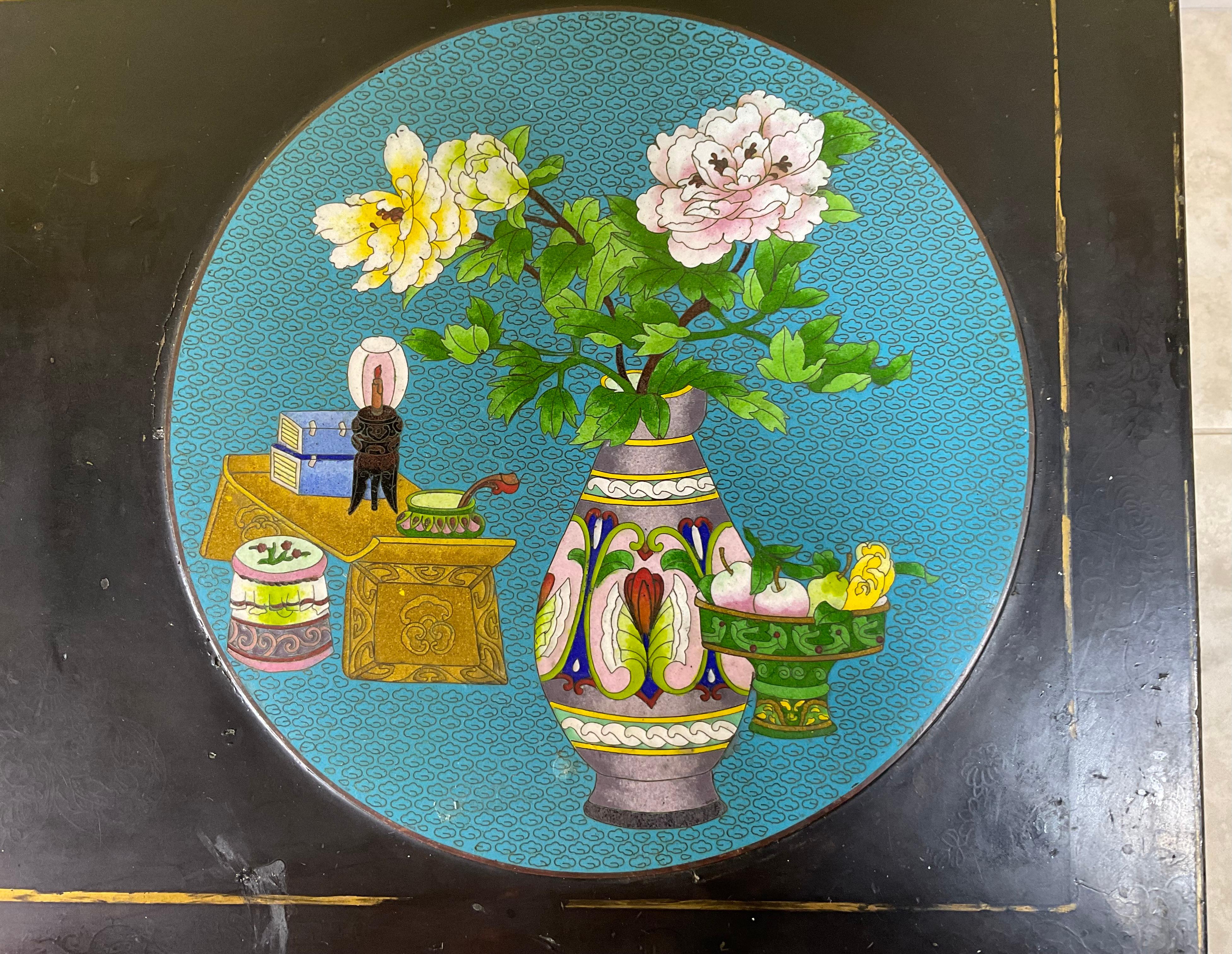 Early 20th Century Antique lacquer Chinese Coffee Table With Three Colorful Cloisonné Medallion For Sale