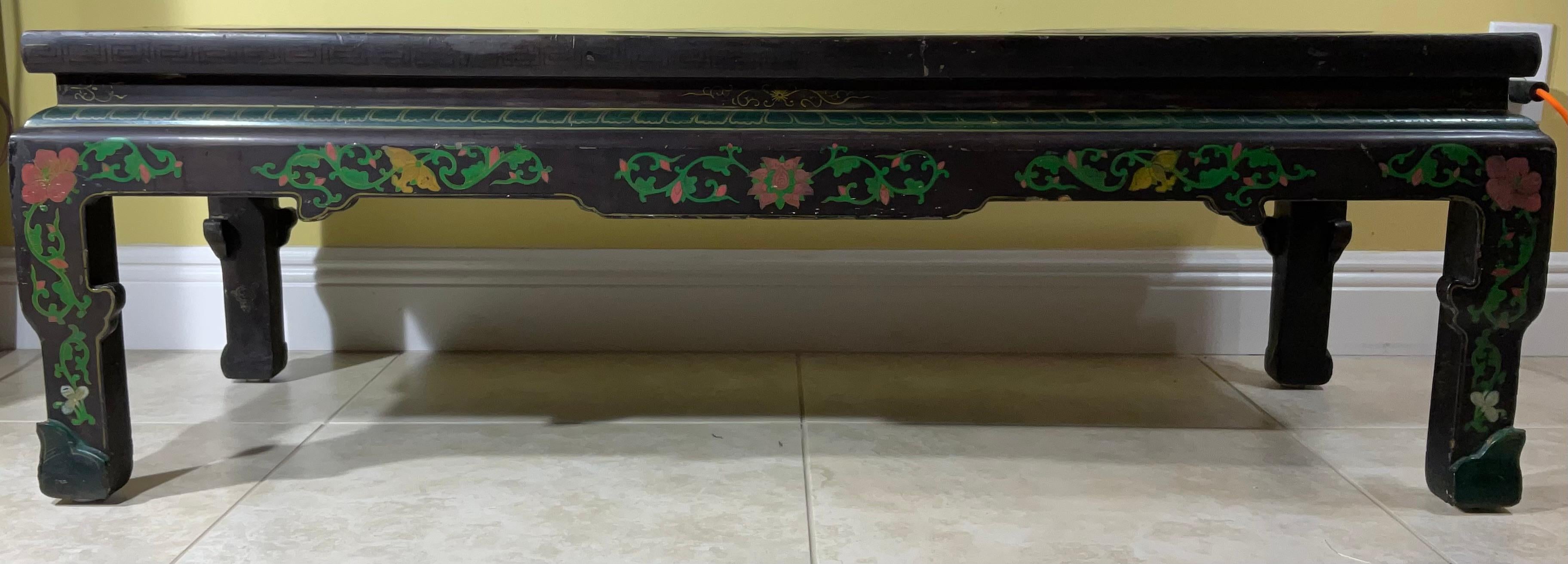 Antique lacquer Chinese Coffee Table With Three Colorful Cloisonné Medallion For Sale 2