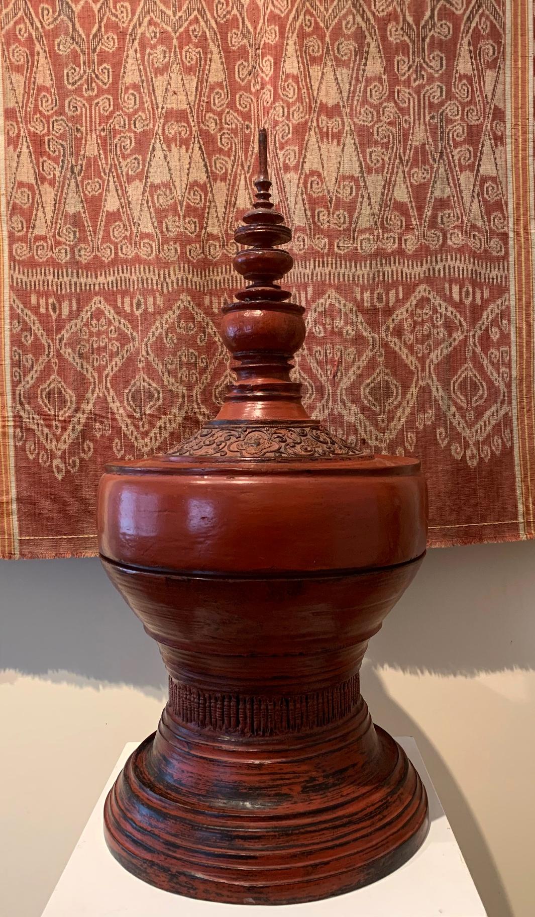 Bol à offrande en orme laqué antique Southeast Asia en vente 3