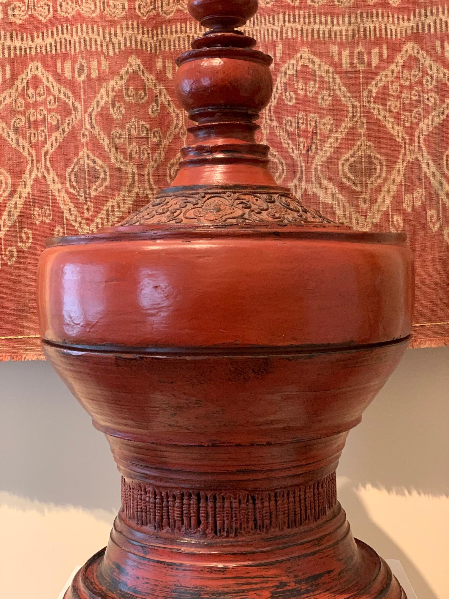 Archaïque Bol à offrande en orme laqué antique Southeast Asia en vente