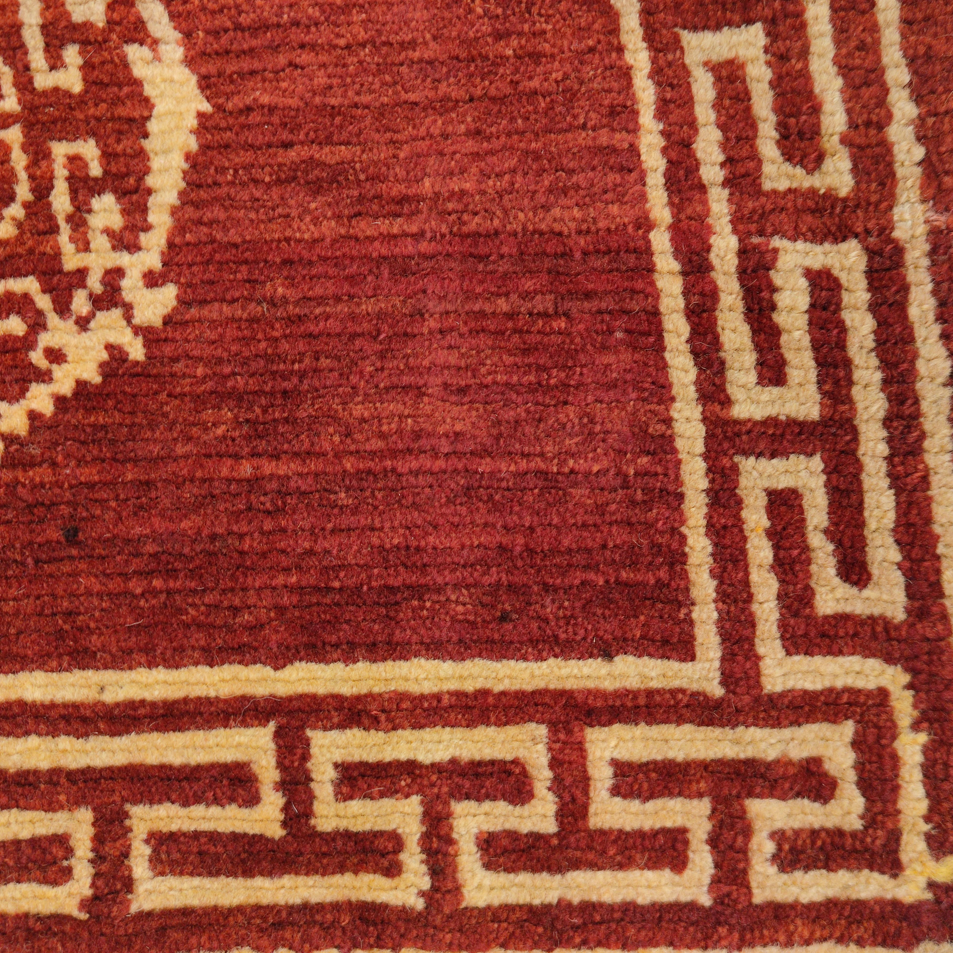 Antique Lacquer Red Tibetan Khaden Meditation Rug In Good Condition For Sale In Milan, IT