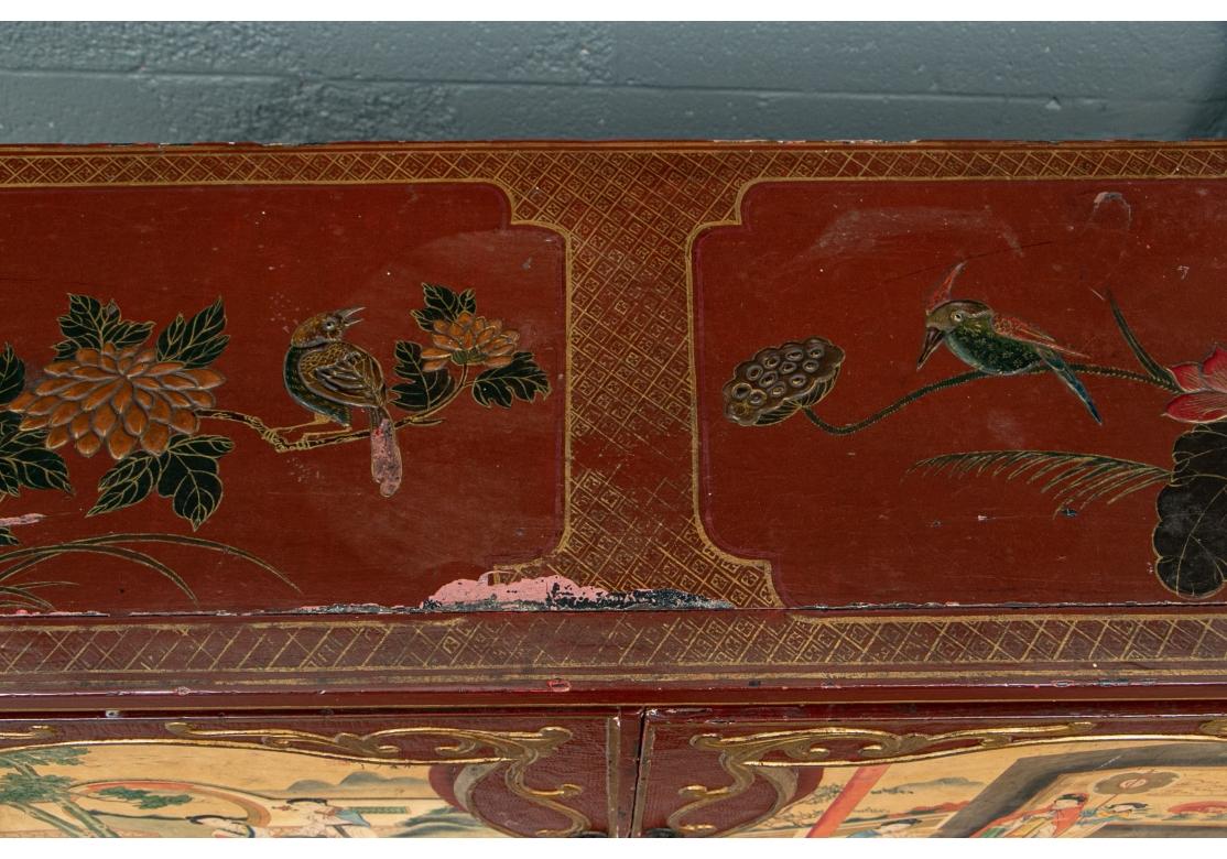 Ancienne armoire chinoise laquée et décorée de peinture à restaurer en vente 2