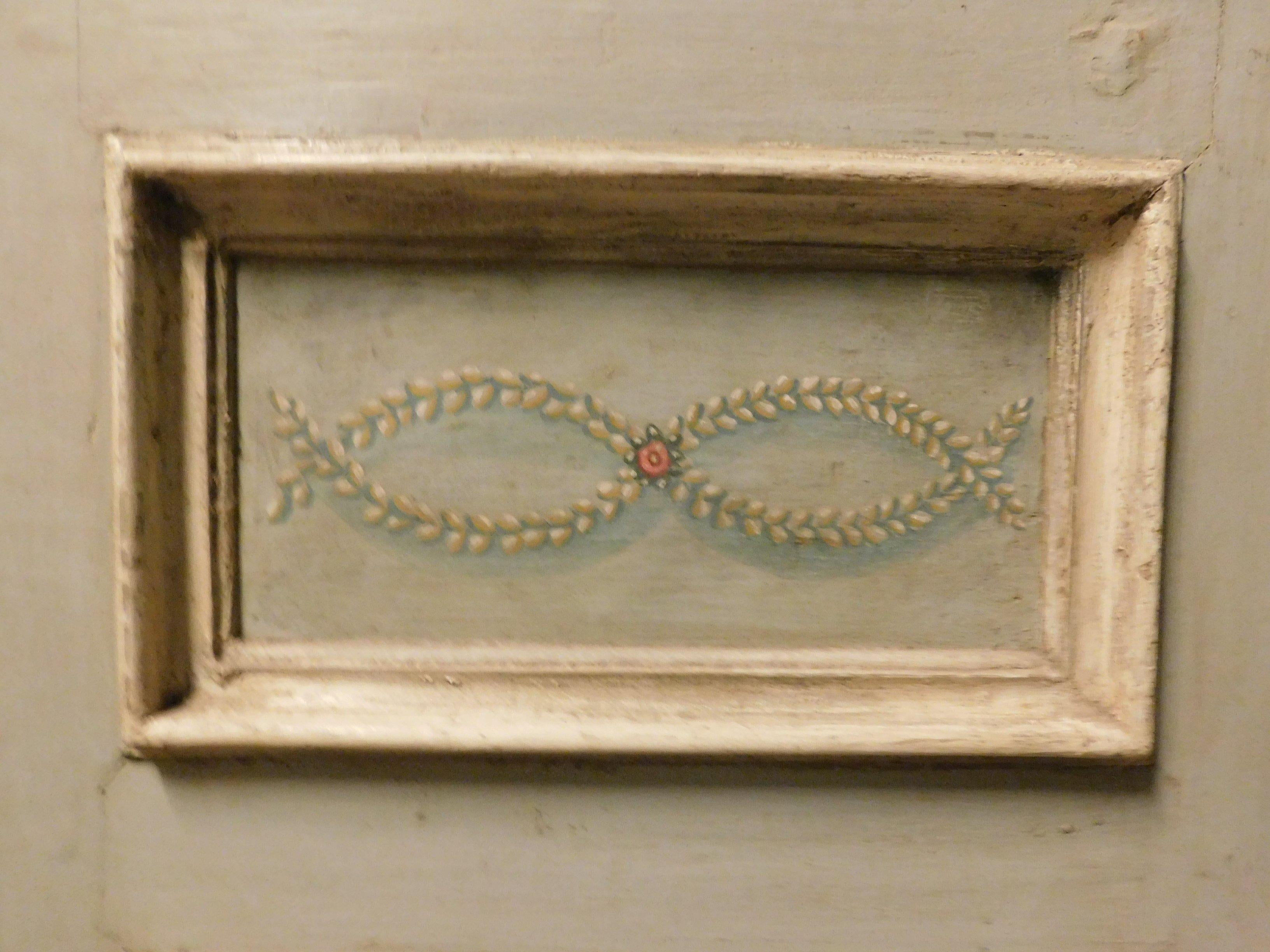 Antike lackierte und bemalte Tür mit Rahmen, hellblau, 18. Jahrhundert, Italien (18. Jahrhundert und früher) im Angebot