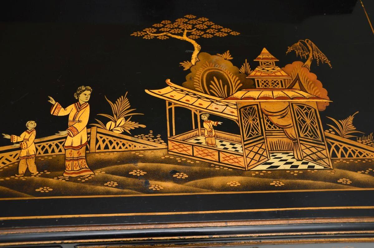 Antique Lacquered Chinoiserie Chest of Drawers For Sale 4