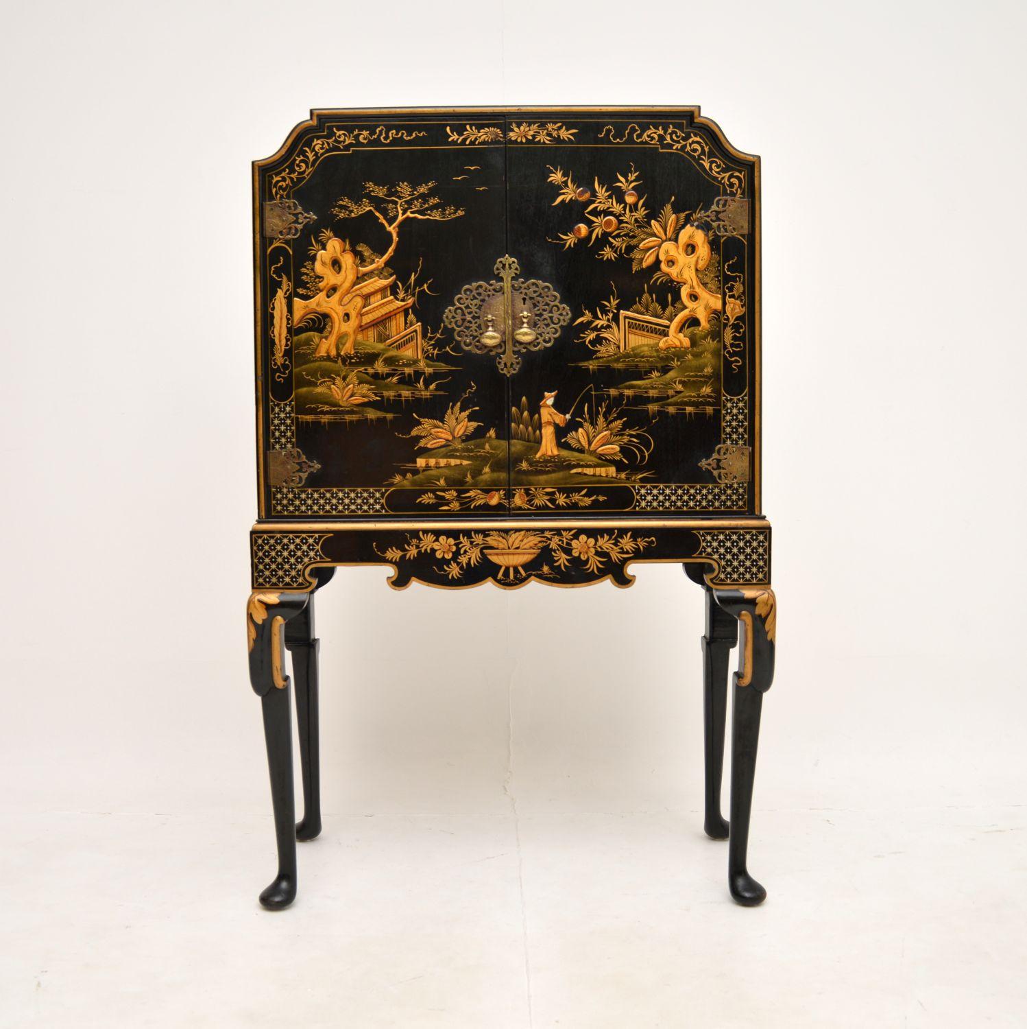 A superb antique lacquered chinoiserie cocktail drinks cabinet in the Queen Anne style. This was made in England, it dates from around the 1920’s.

The quality is exceptional, this is an unusually petite and useful size. The cabinet is beautifully