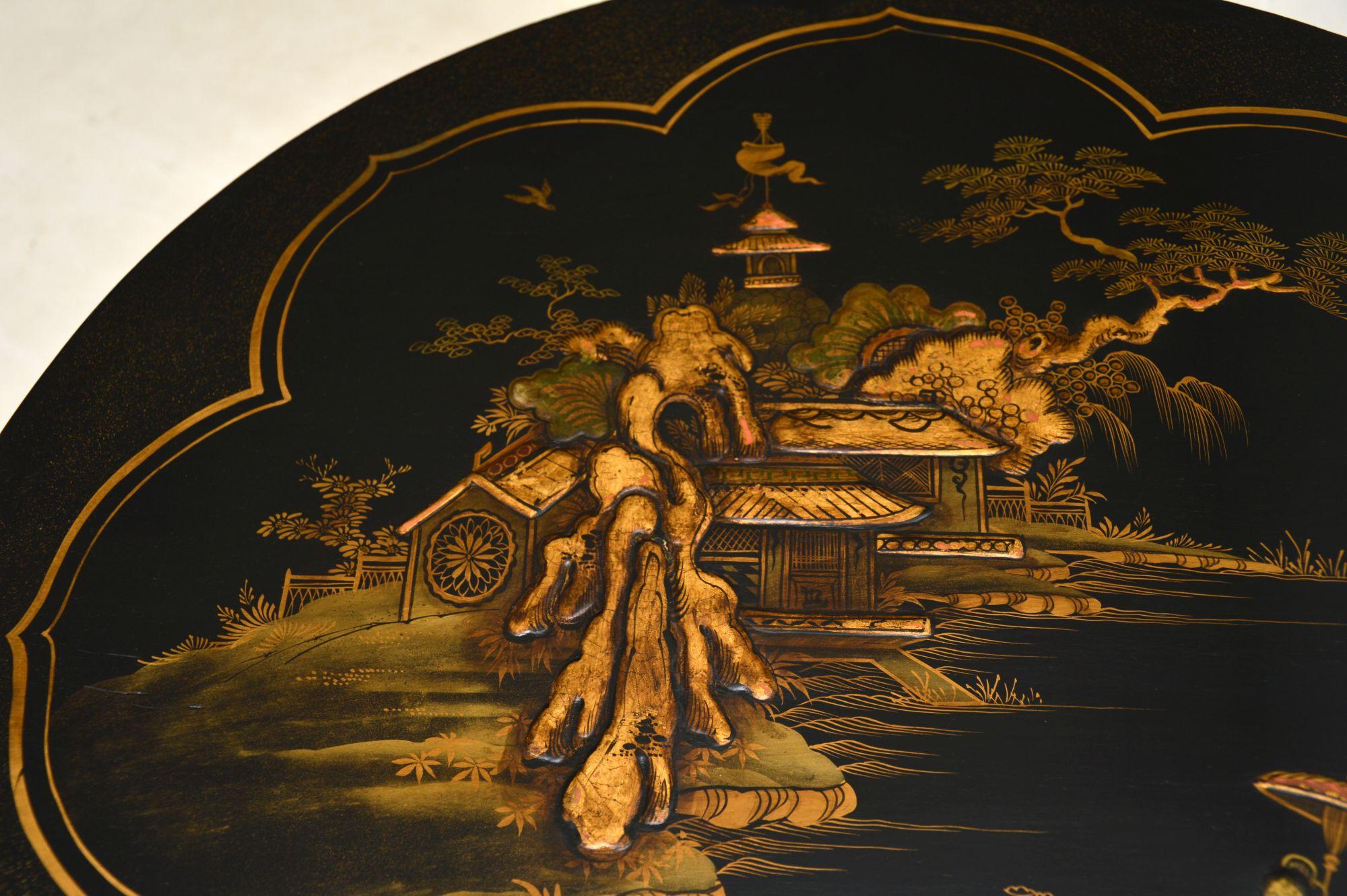 Antiker lackierter Chinoiserie-Couchtisch (Frühes 20. Jahrhundert) im Angebot