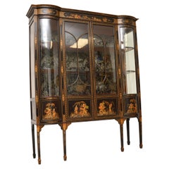 Antiker lackierter Chinoiserie-Vitrinenschrank