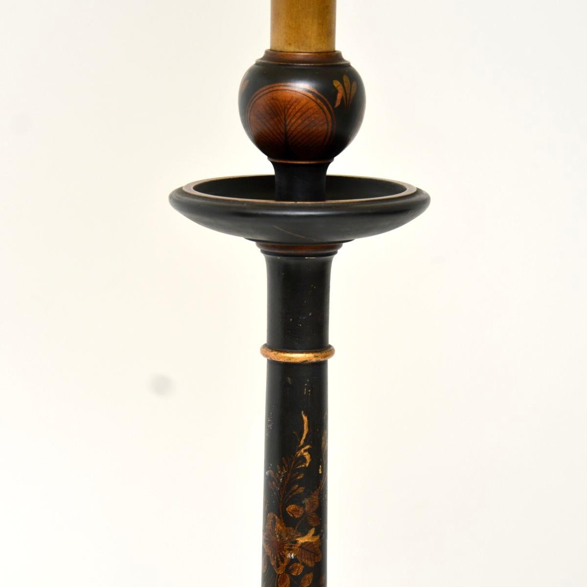 Britannique Lampadaire laqué ancien style chinoiseries en vente