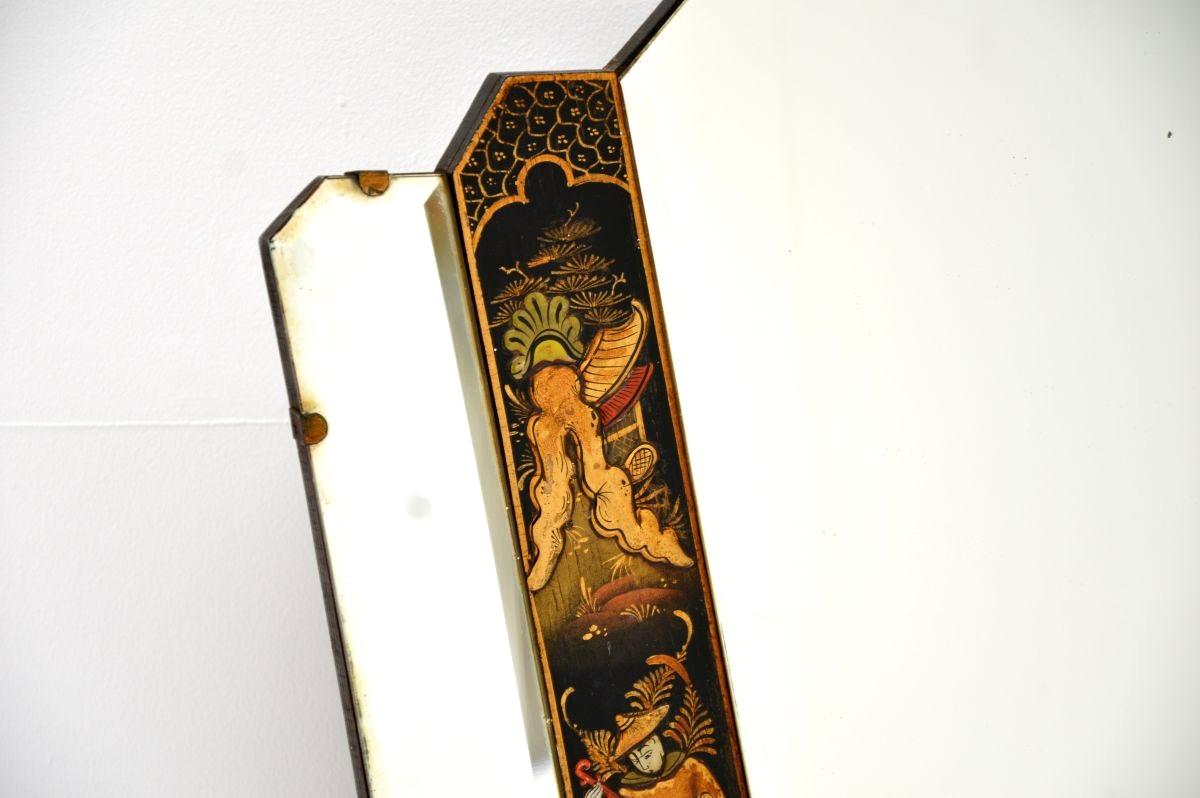 Precioso espejo antiguo de chinoiserie lacado de estilo oriental y Art Deco. Fabricado en Inglaterra, data de los años 30.

Es de excelente calidad y tiene un tamaño precioso, con un diseño precioso. El cristal tiene los bordes biselados, y éste